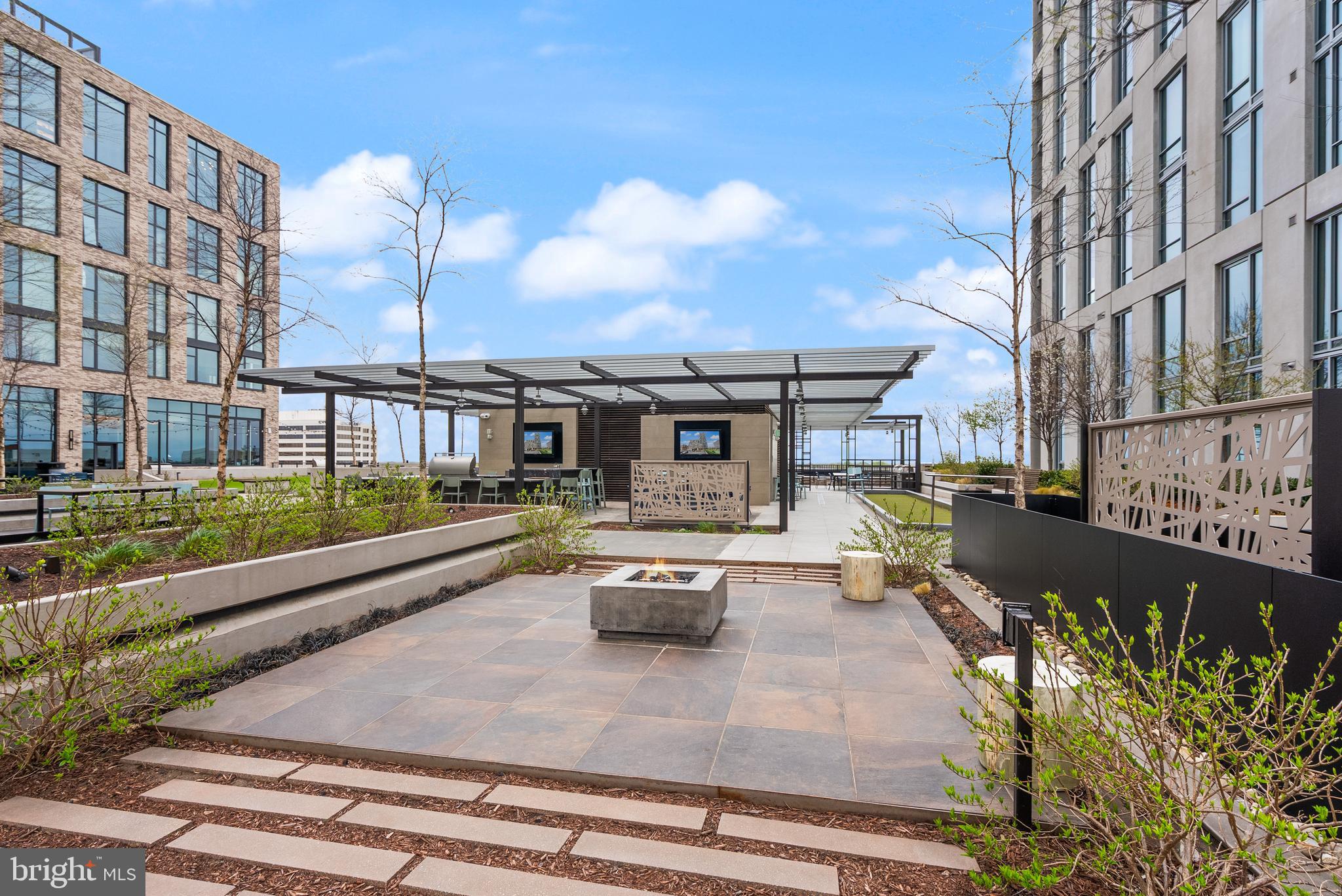 THE VERSE CONDO - Residential Lease