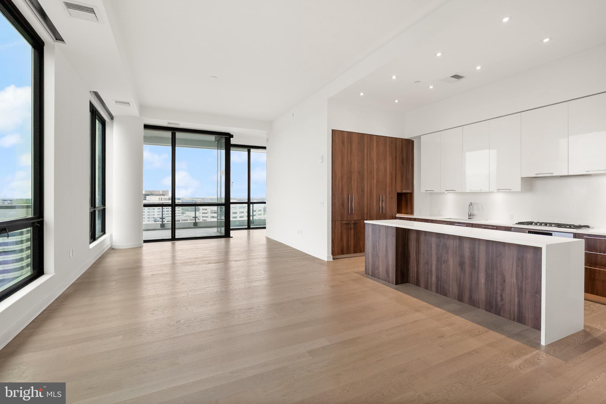 THE VERSE CONDO - Residential Lease