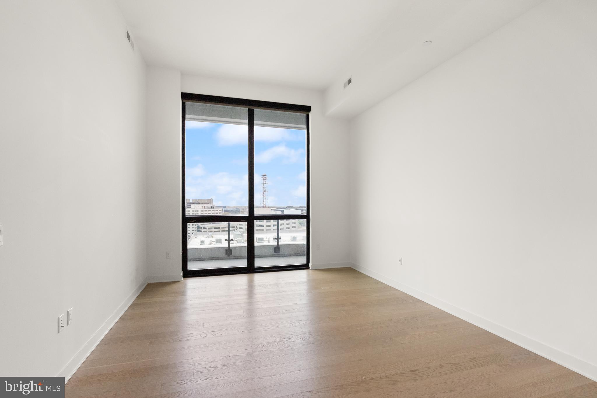 THE VERSE CONDO - Residential Lease