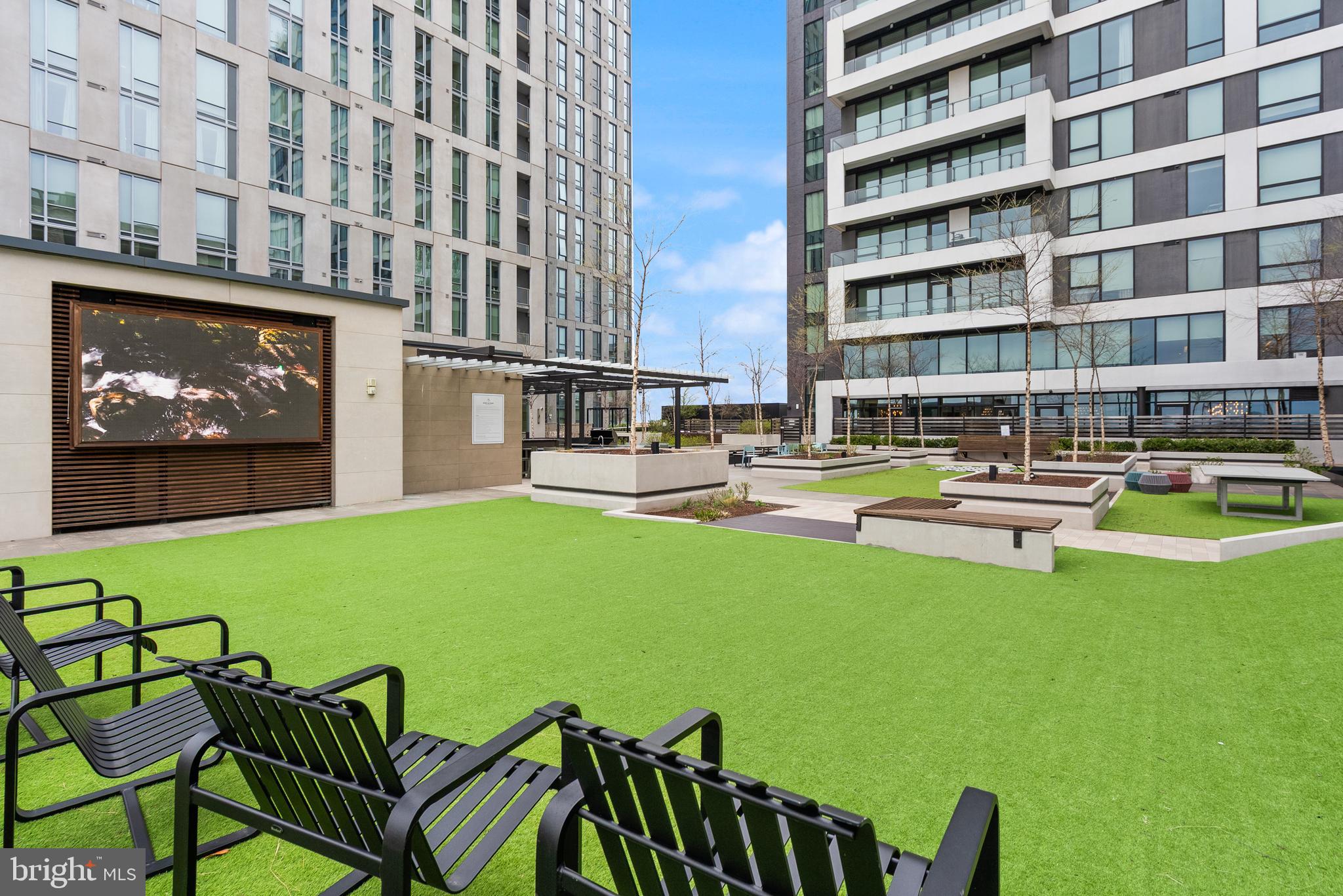 THE VERSE CONDO - Residential Lease