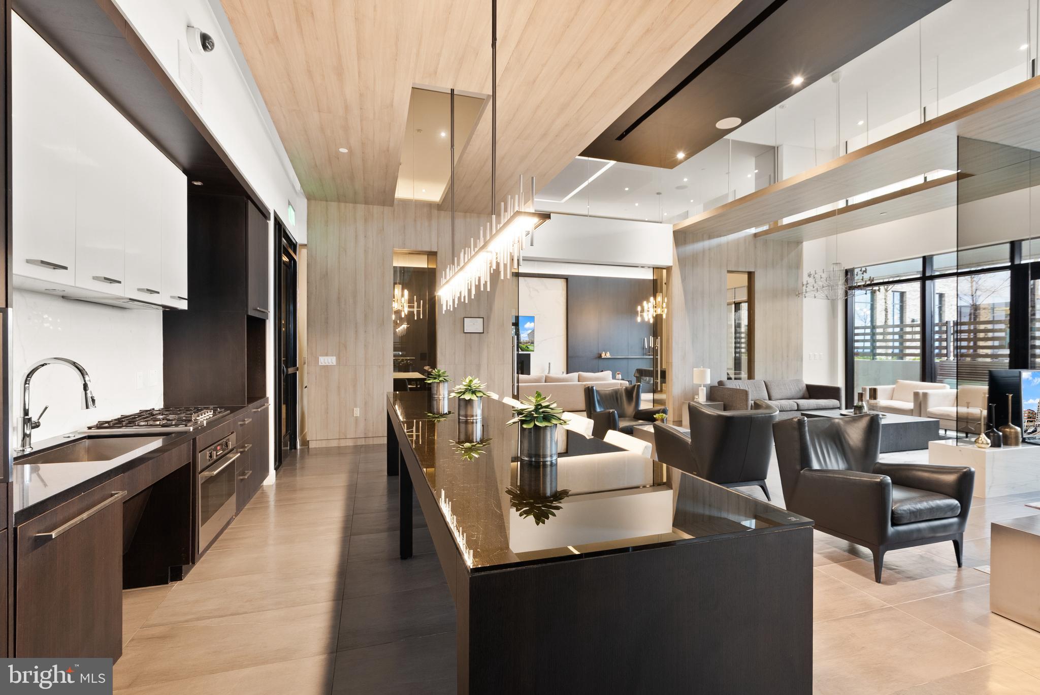 THE VERSE CONDO - Residential Lease