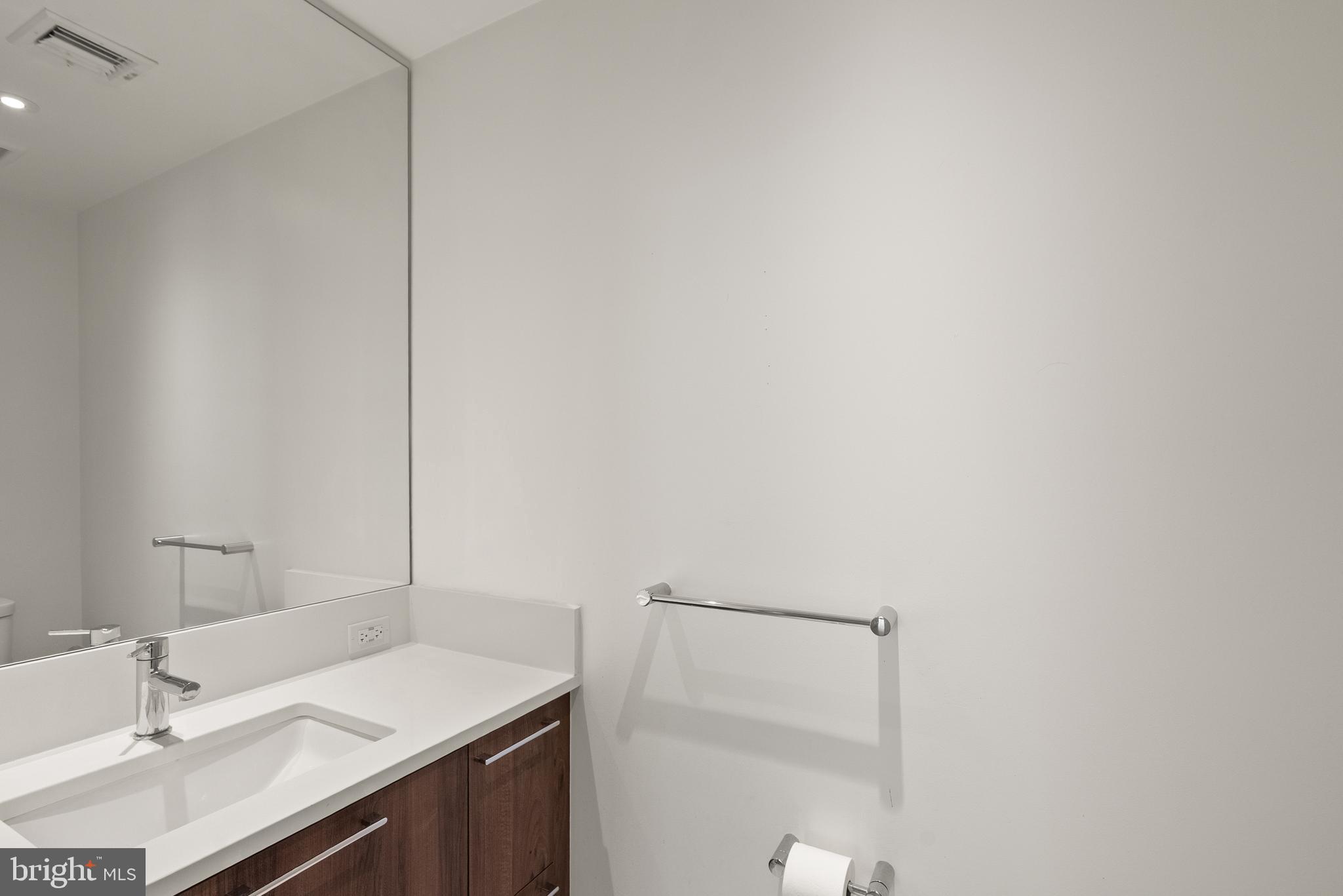 THE VERSE CONDO - Residential Lease