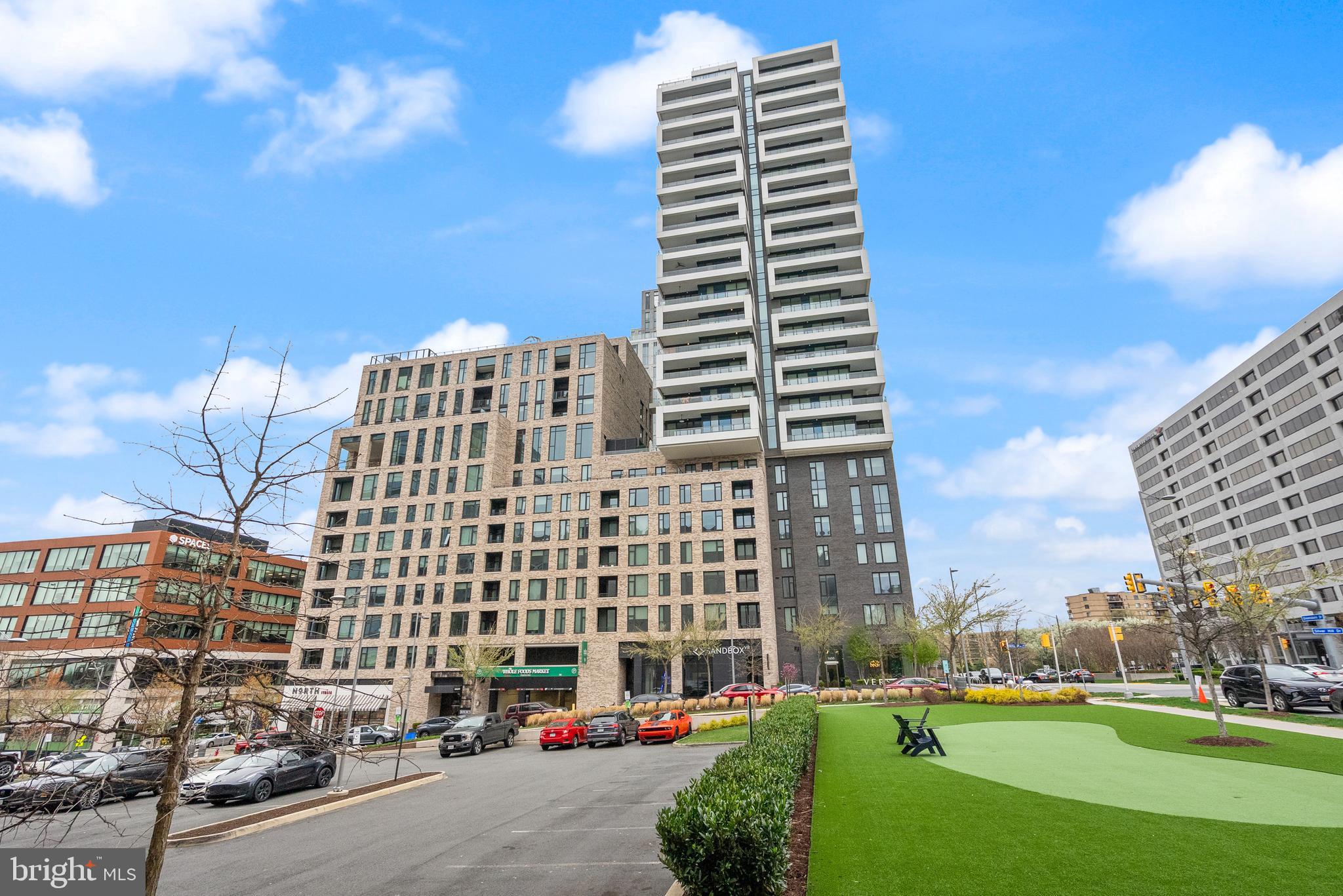 THE VERSE CONDO - Residential Lease