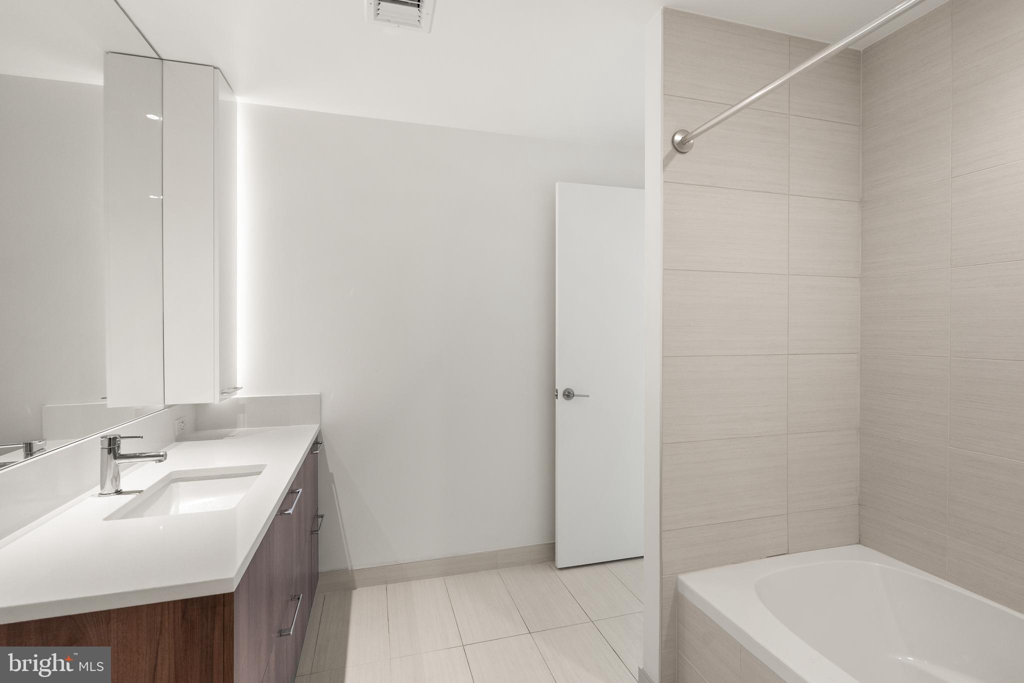 THE VERSE CONDO - Residential Lease