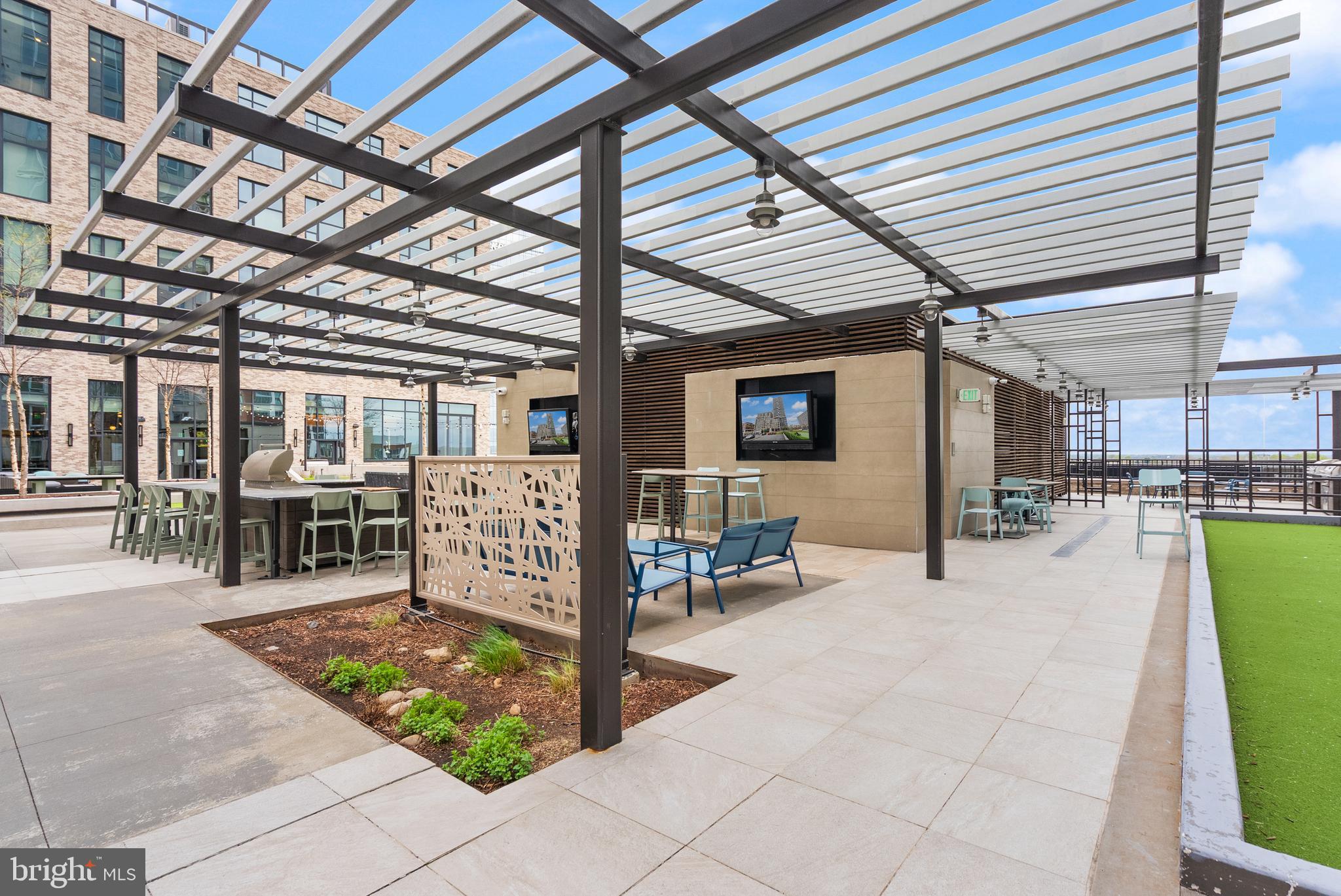 THE VERSE CONDO - Residential Lease