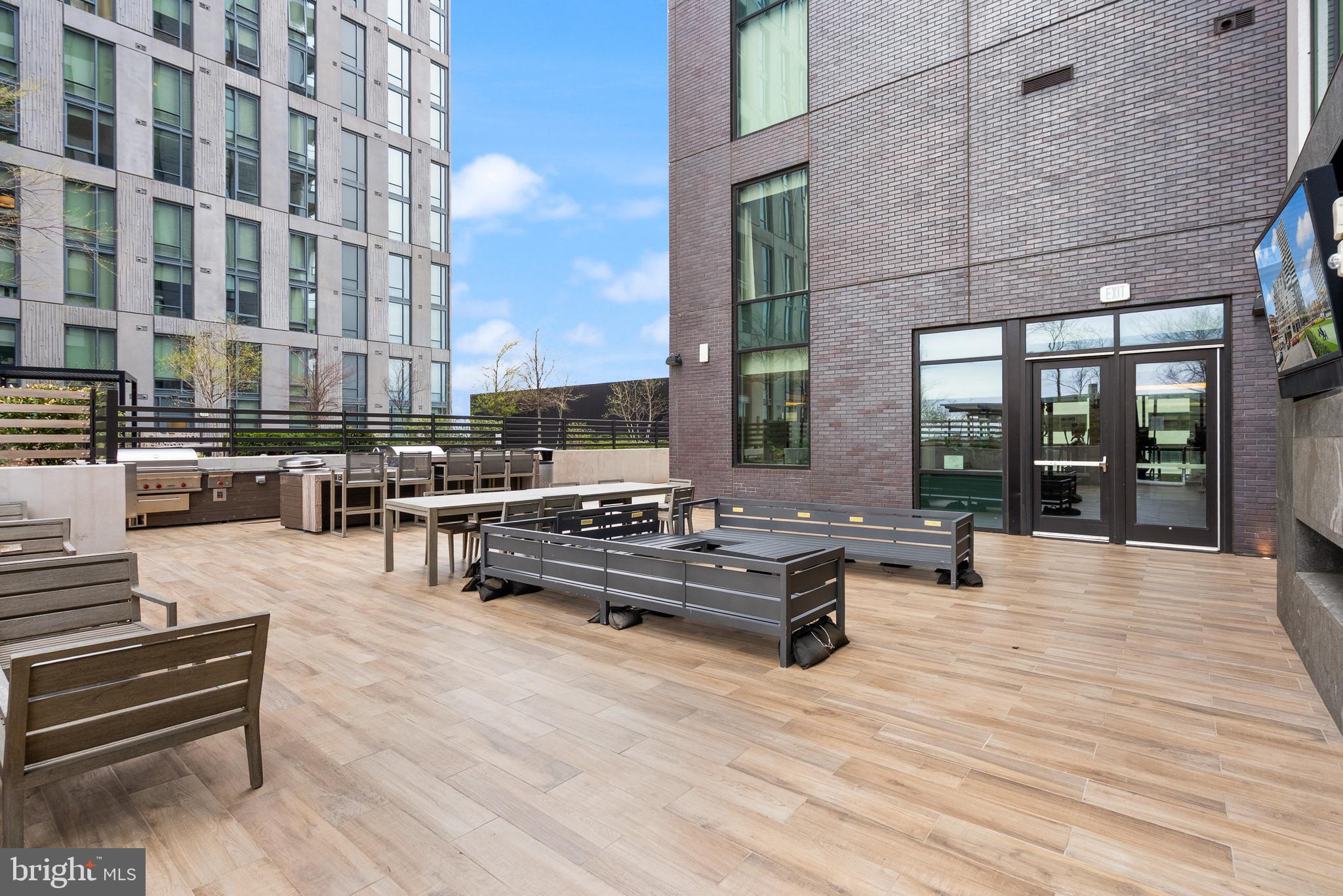 THE VERSE CONDO - Residential Lease