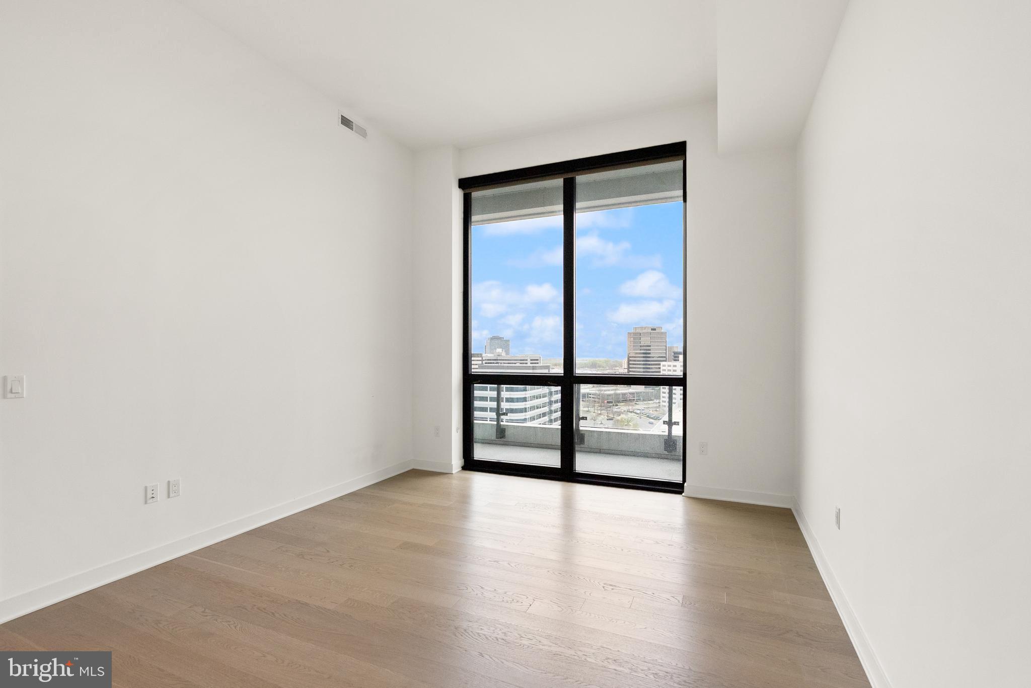 THE VERSE CONDO - Residential Lease