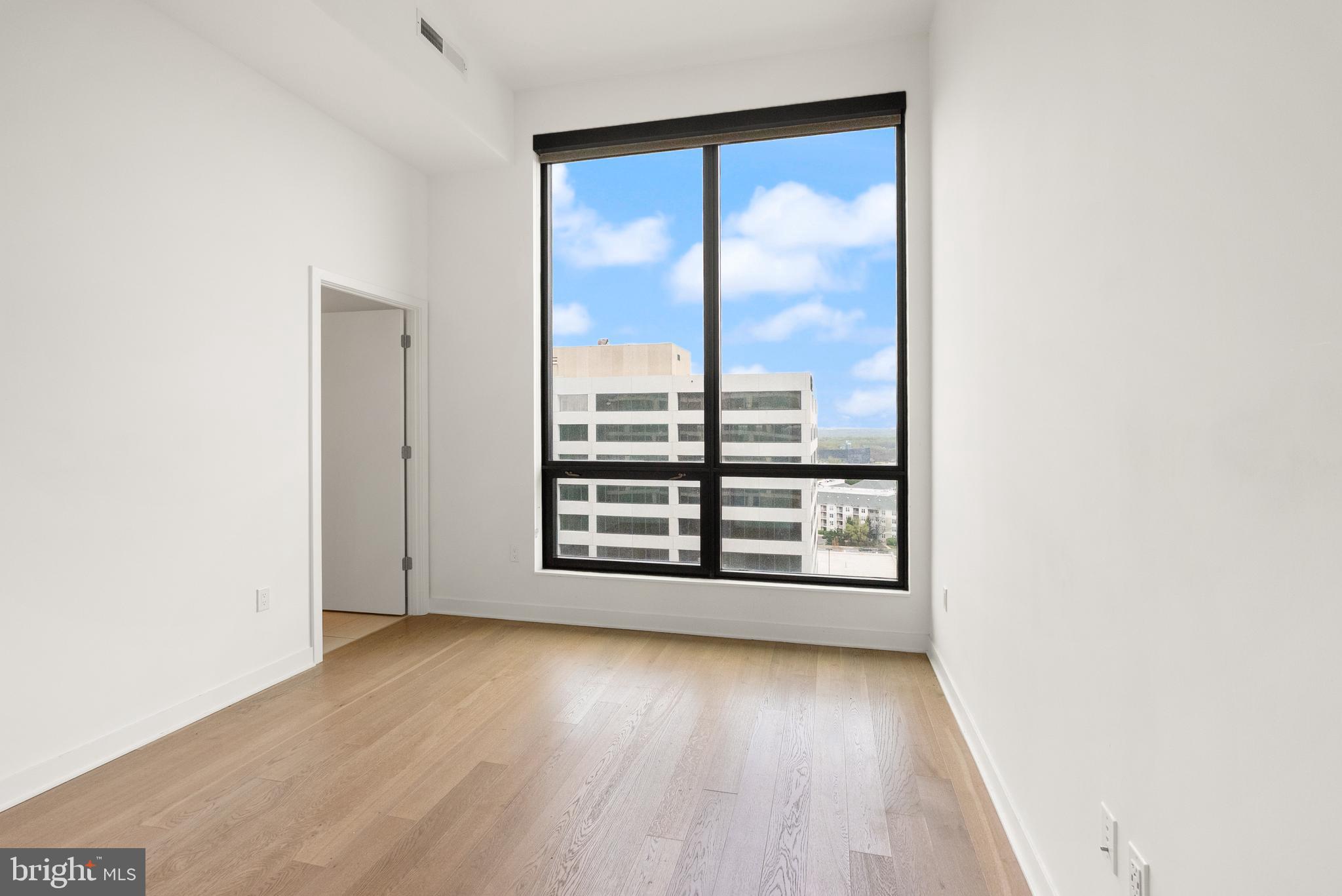 THE VERSE CONDO - Residential Lease