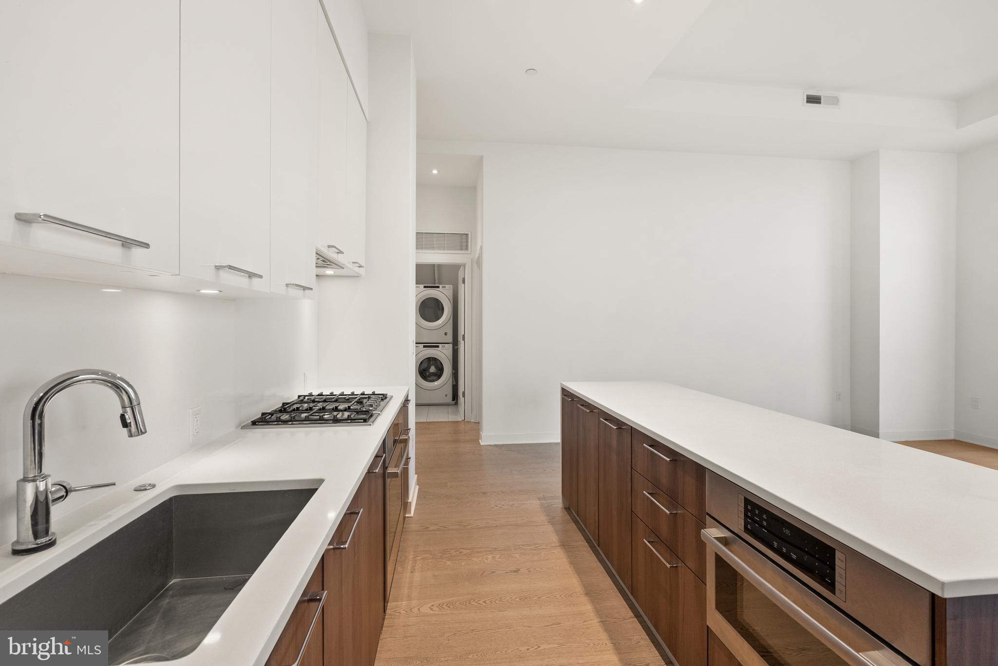 THE VERSE CONDO - Residential Lease