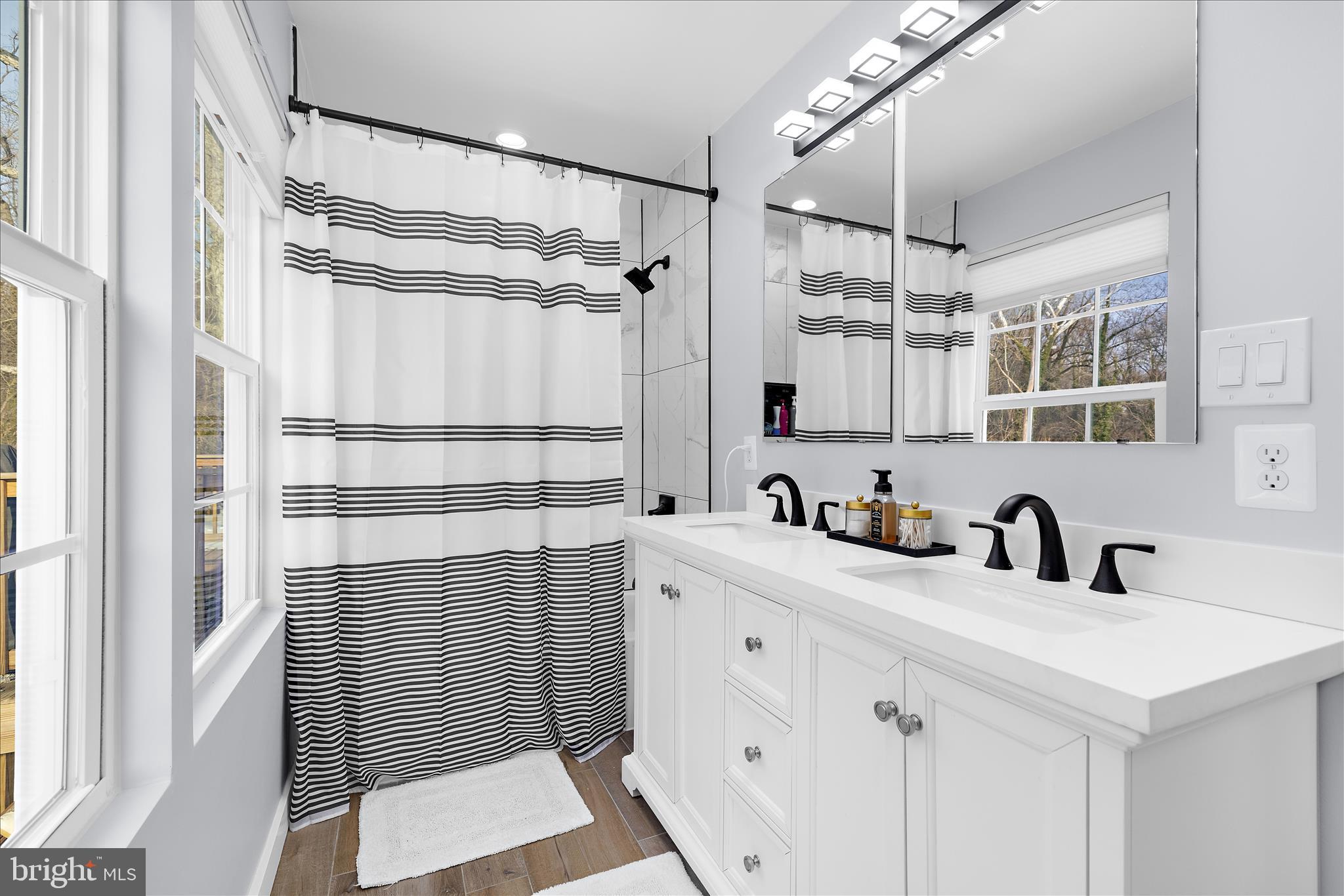 LANDHAVEN - Residential