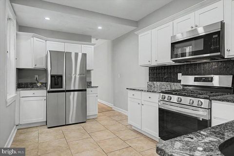 Townhouse For Sale - 203 N Dupont Street<br/> WILMINGTON, DE 19805