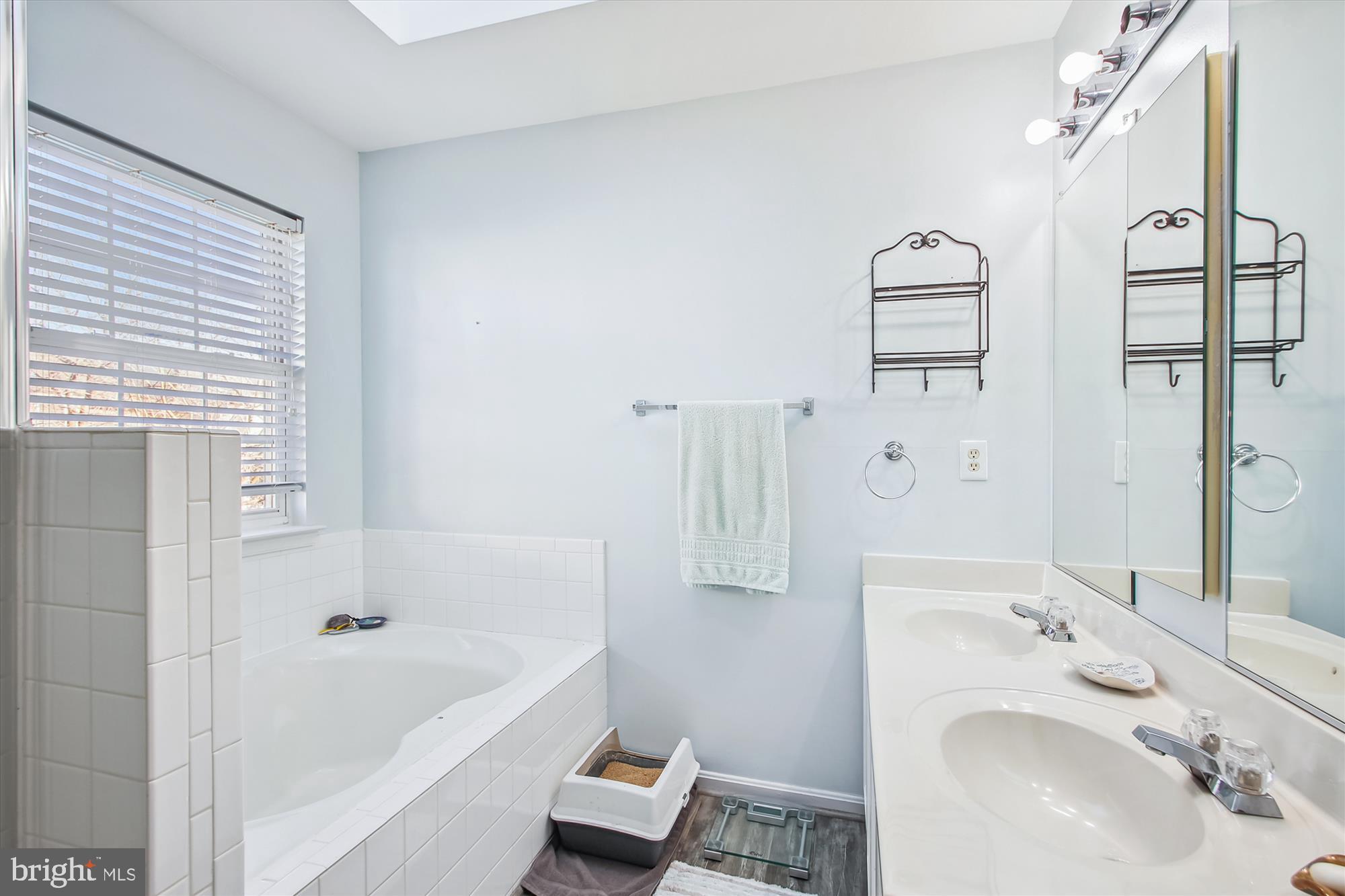 RIVER OAKS - Residential