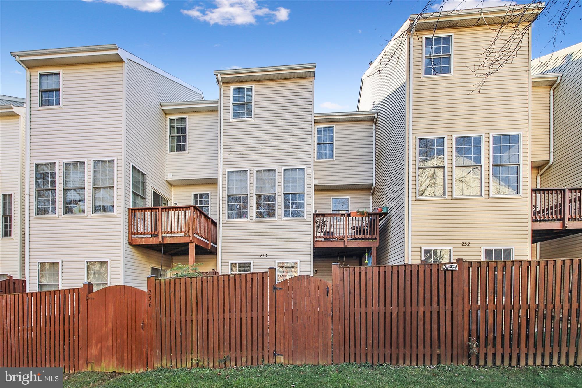 RIVER OAKS - Residential