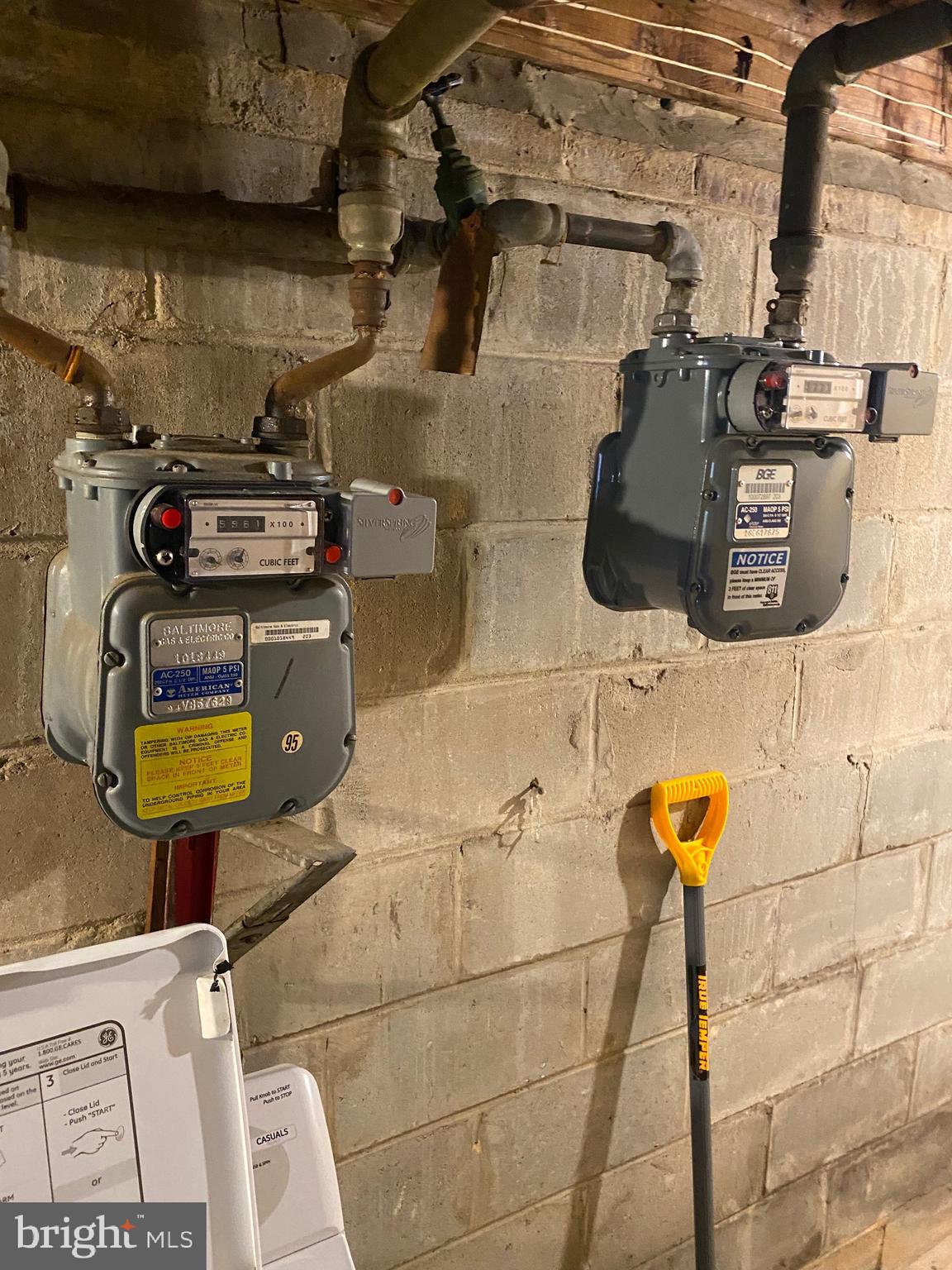 GLEN OAKS - Residential Income