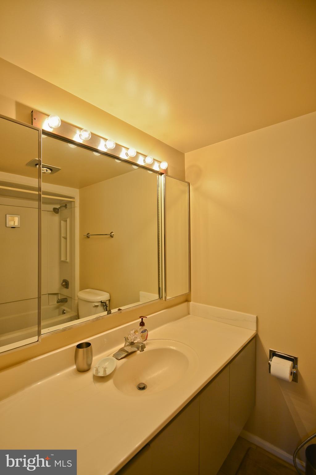 ROSSLYN - Residential Lease