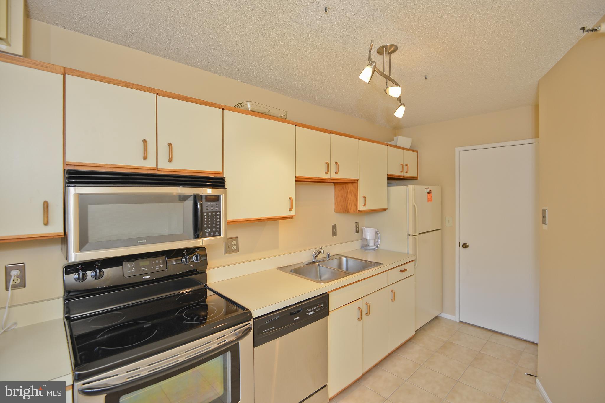 ROSSLYN - Residential Lease