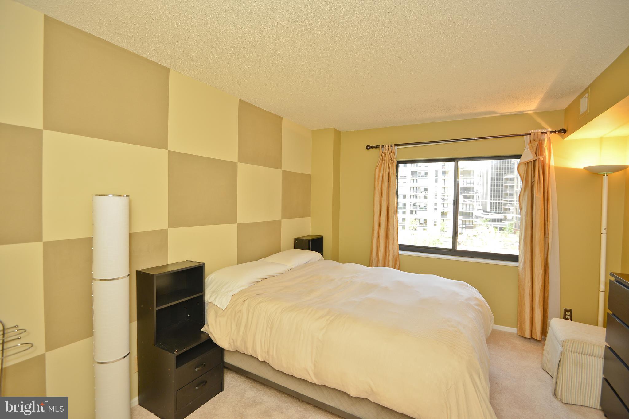 ROSSLYN - Residential Lease