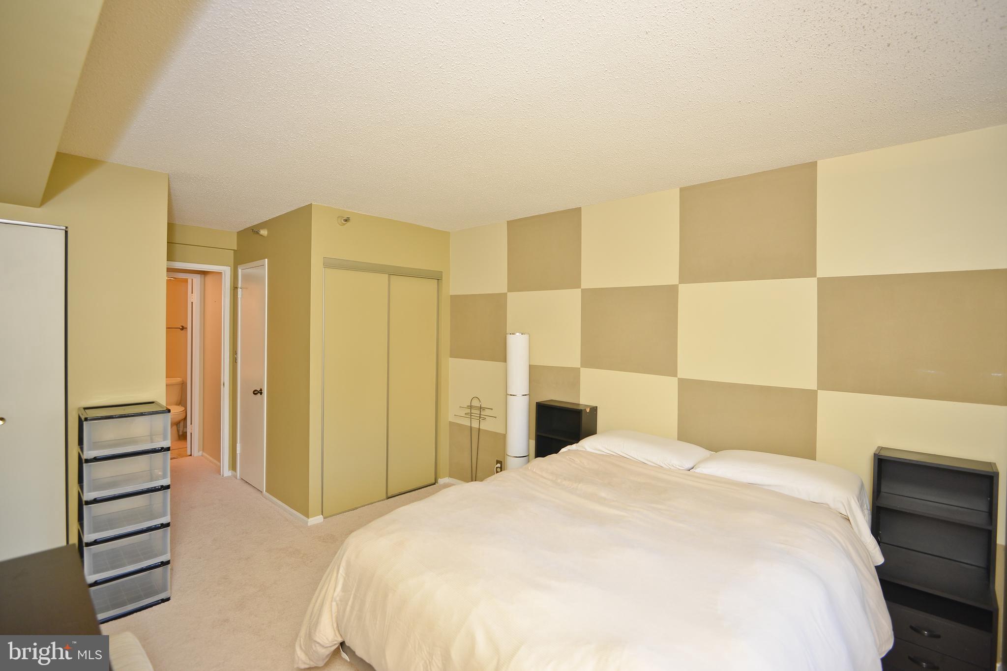 ROSSLYN - Residential Lease