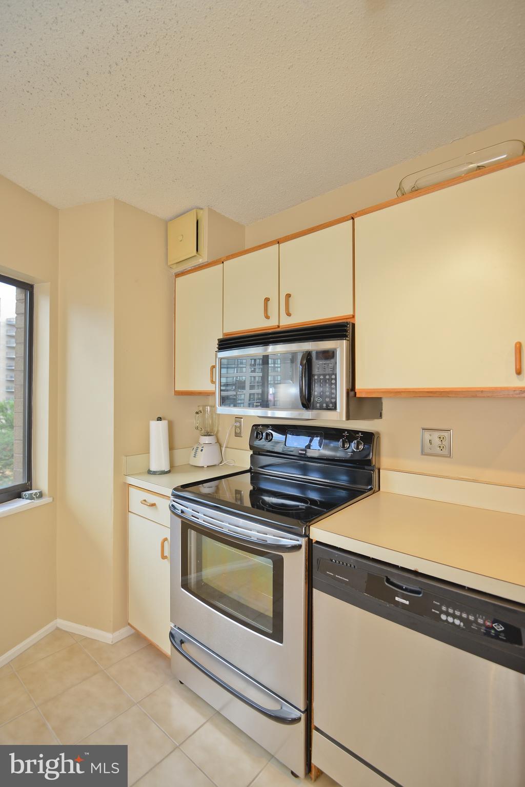 ROSSLYN - Residential Lease