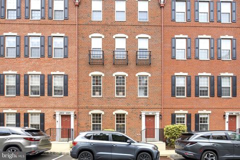 Townhouse For Sale - 606 Admirals Way<br/> PHILADELPHIA, PA 19146