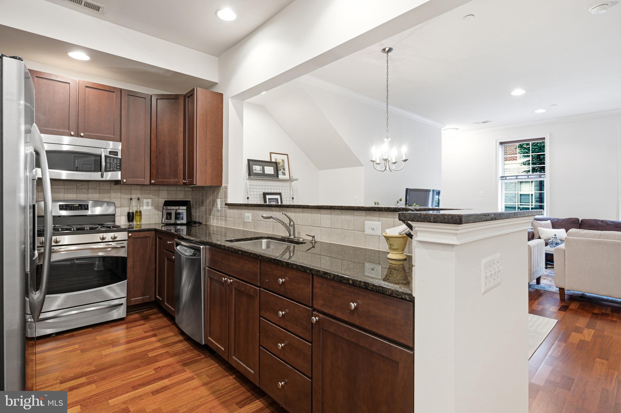 606 ADMIRALS WAY