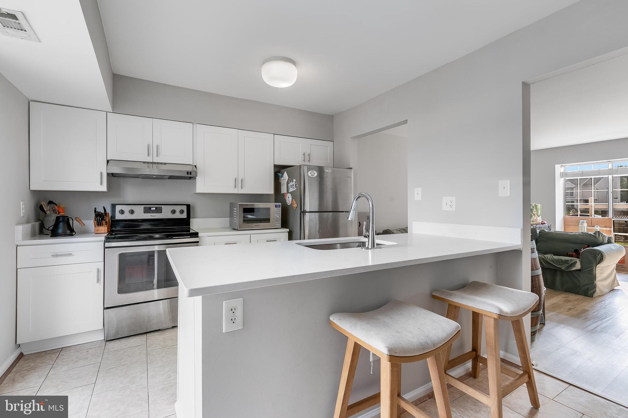 196 SAINT JOHNS SQUARE