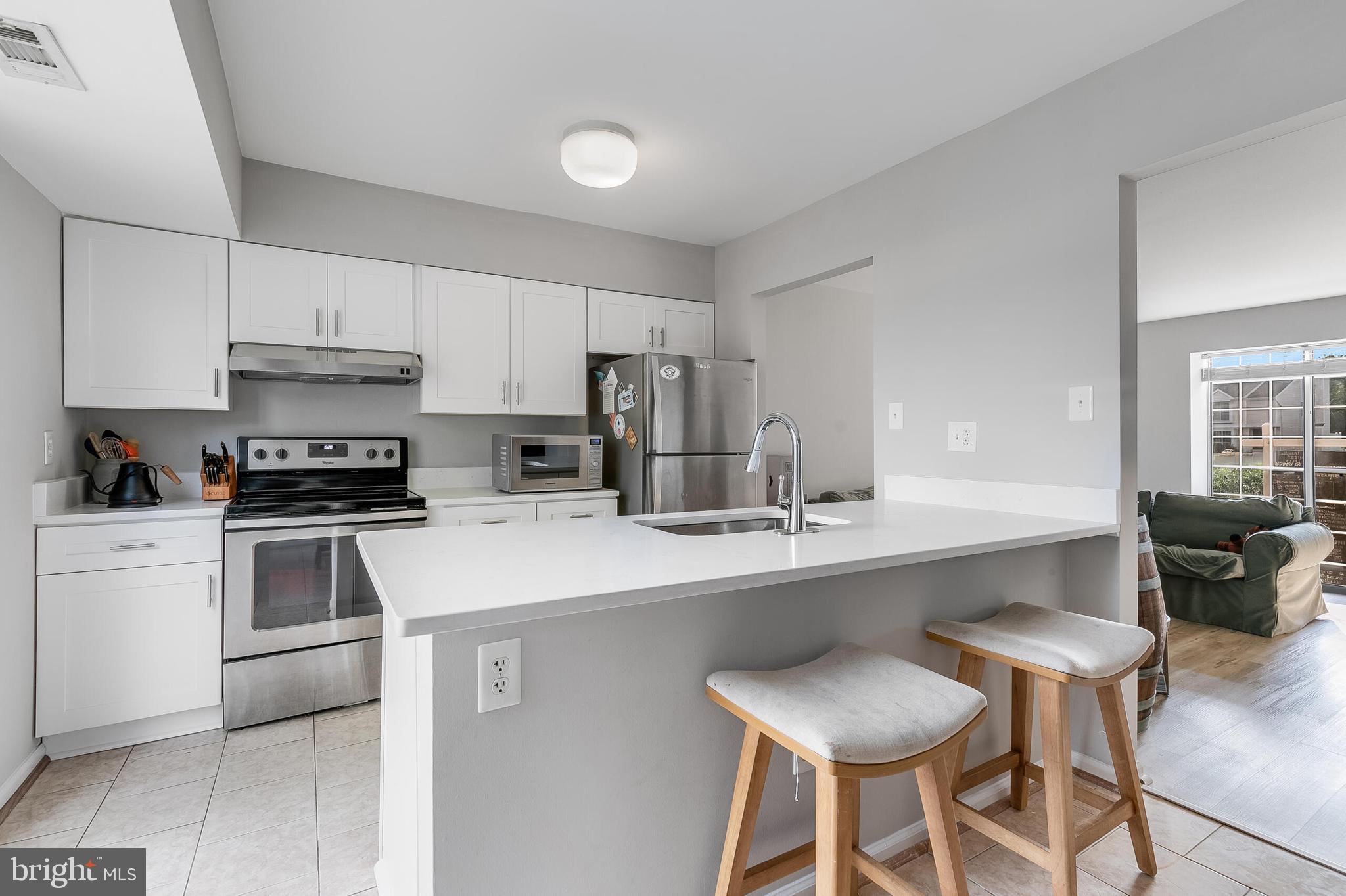 196 SAINT JOHNS SQUARE
