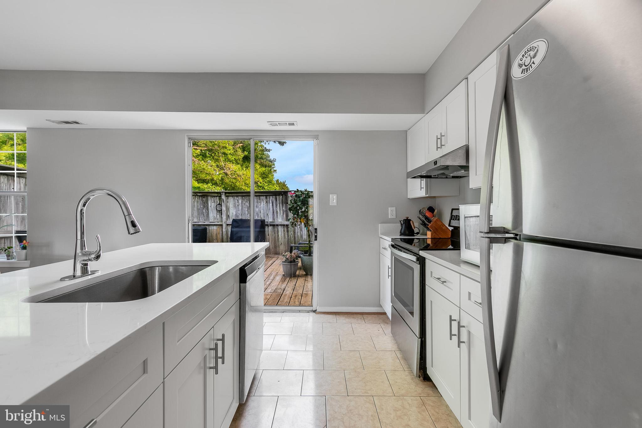 196 SAINT JOHNS SQUARE