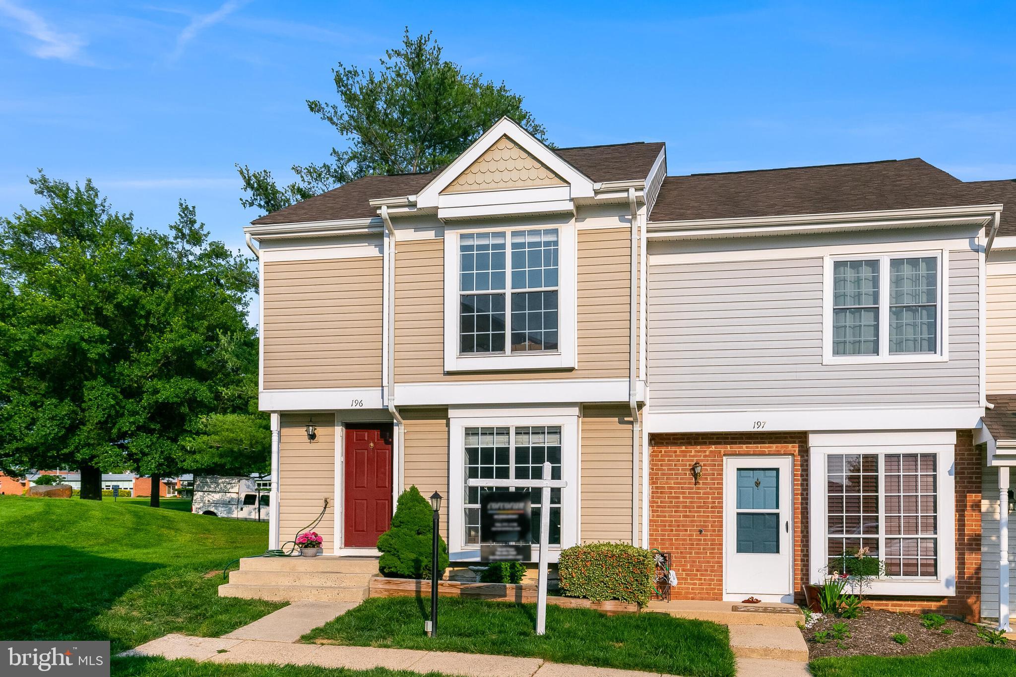196 SAINT JOHNS SQUARE