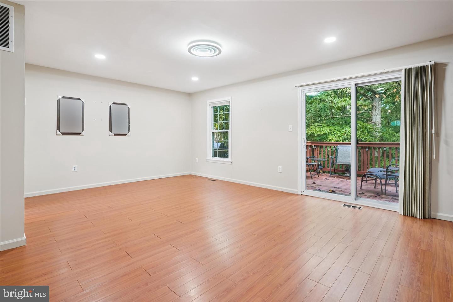 LAKE RIDGE - Residential Lease