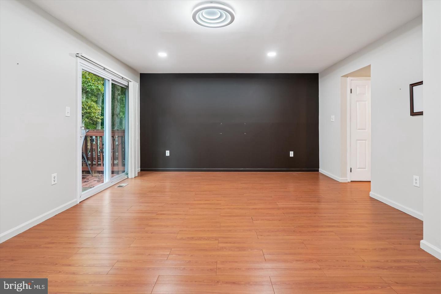 LAKE RIDGE - Residential Lease