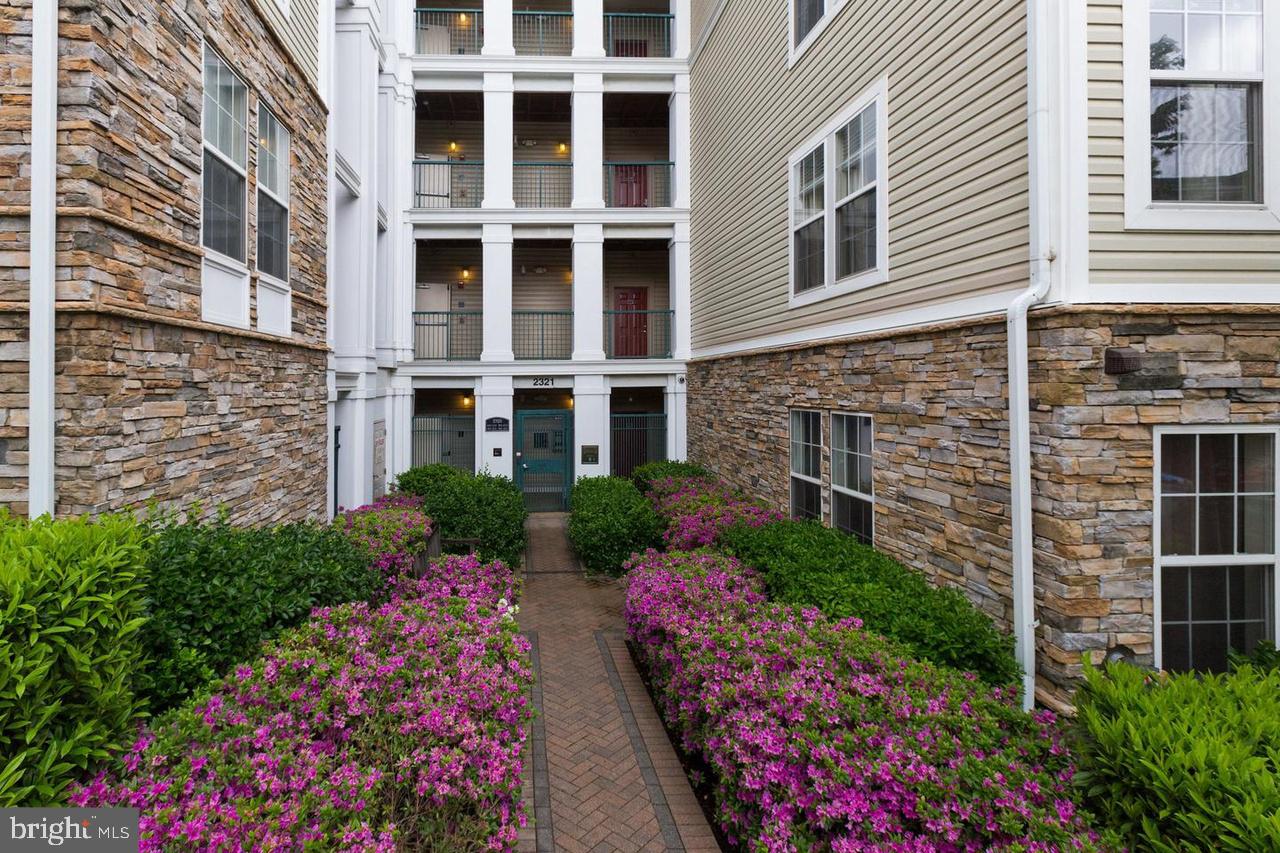 GROVE AT ARLINGTON - Residential Lease