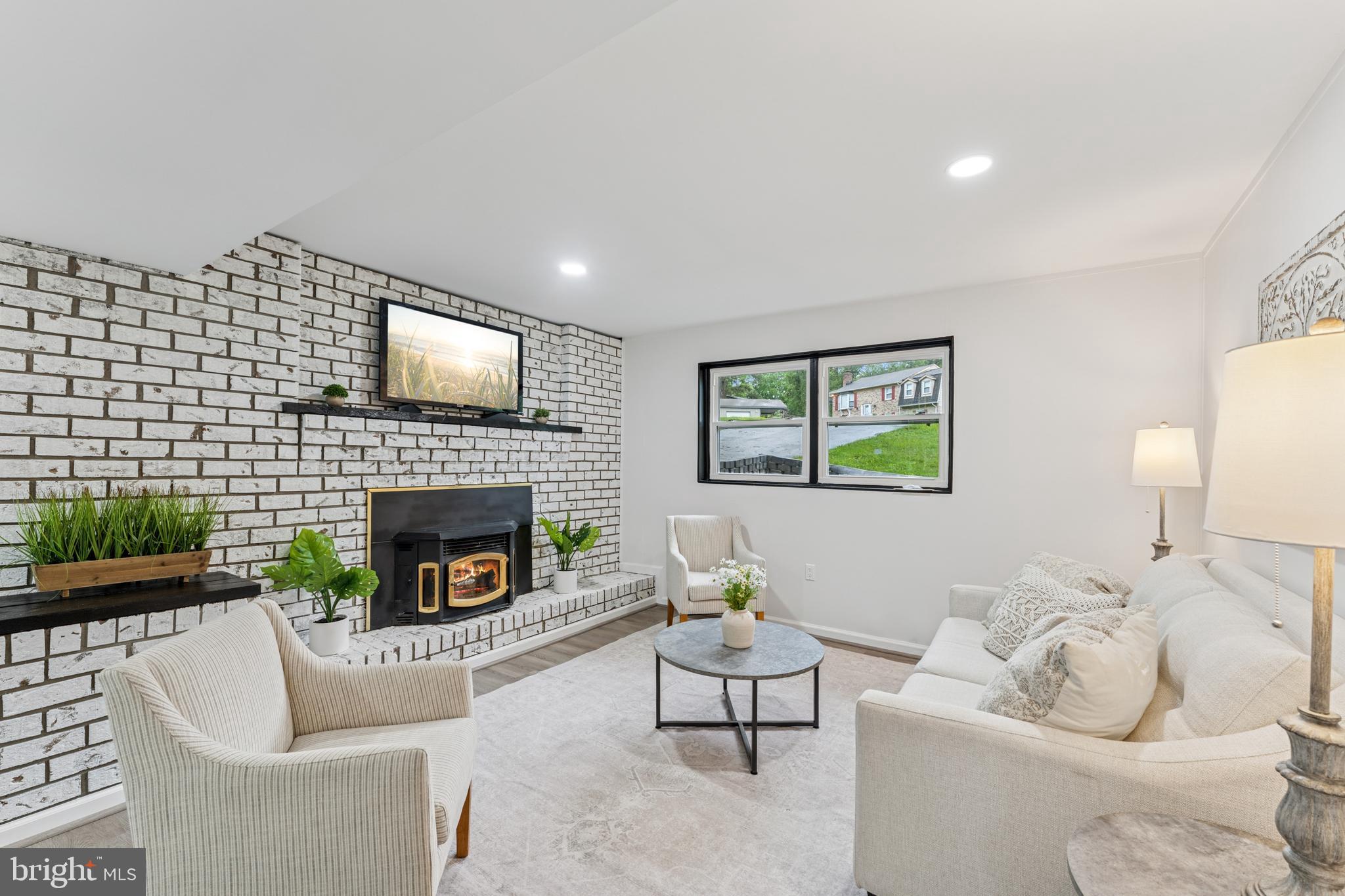 RUSTIC HILLS - Residential