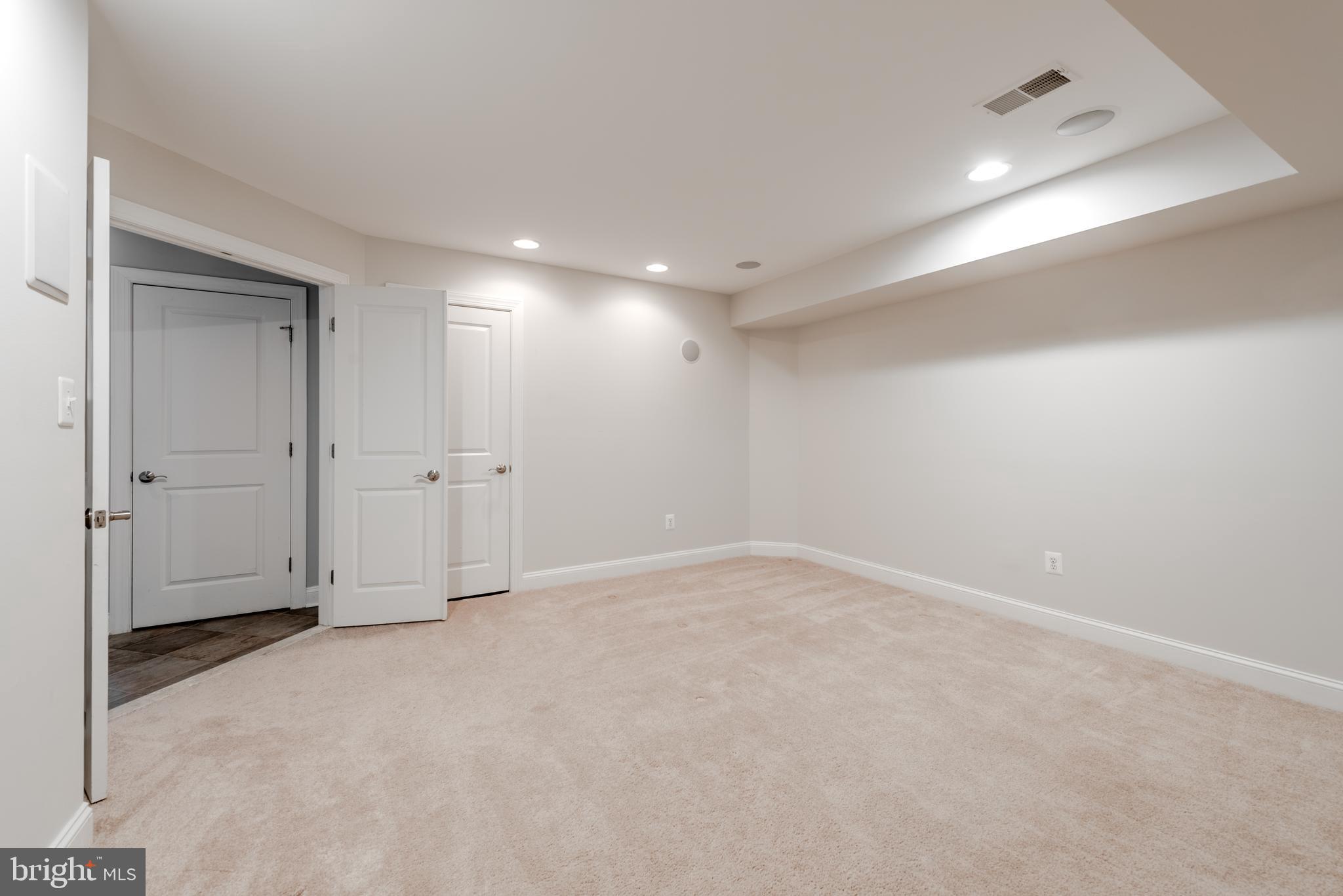 NARROWS POINTE - Residential