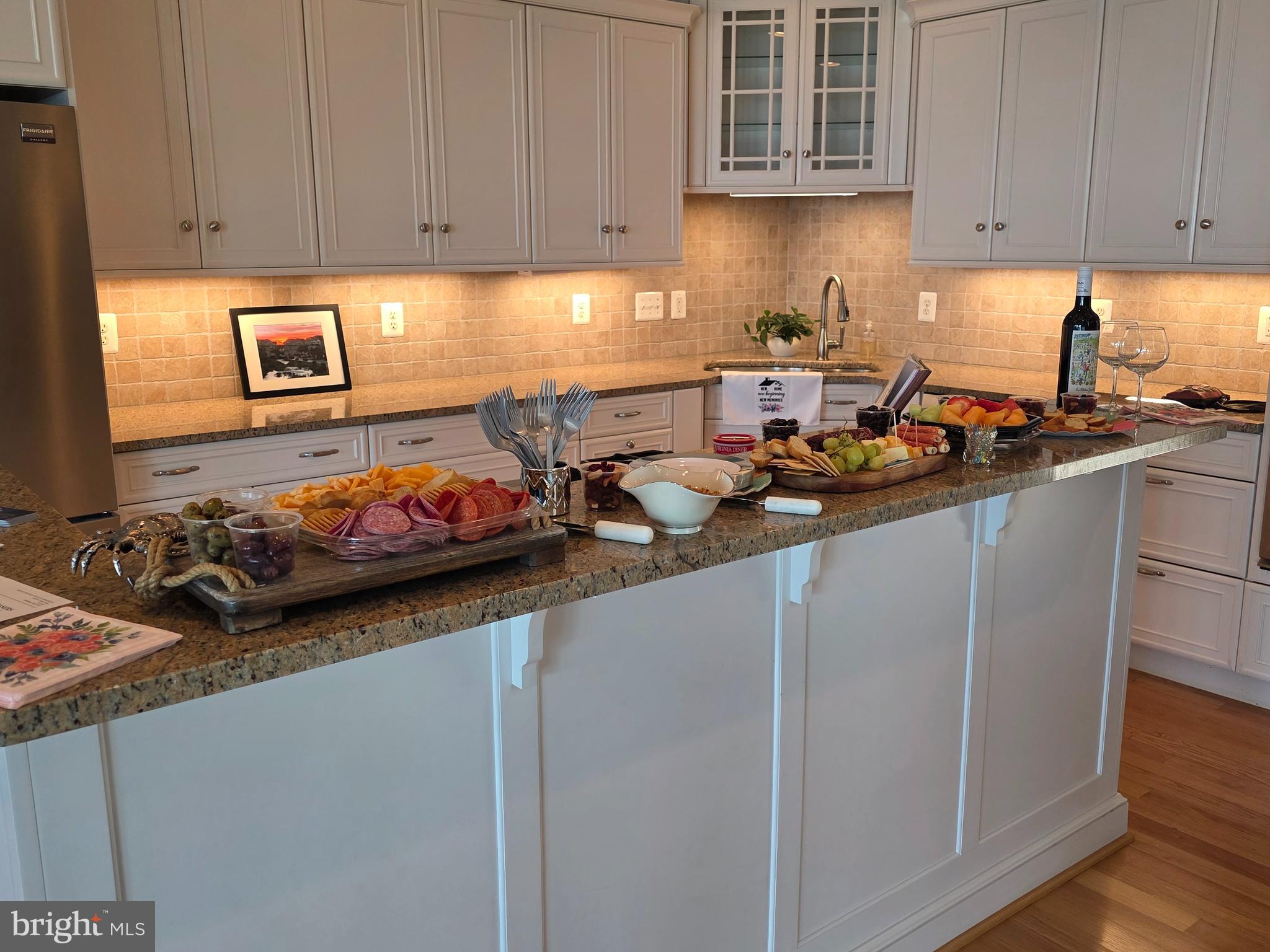 NARROWS POINTE - Residential