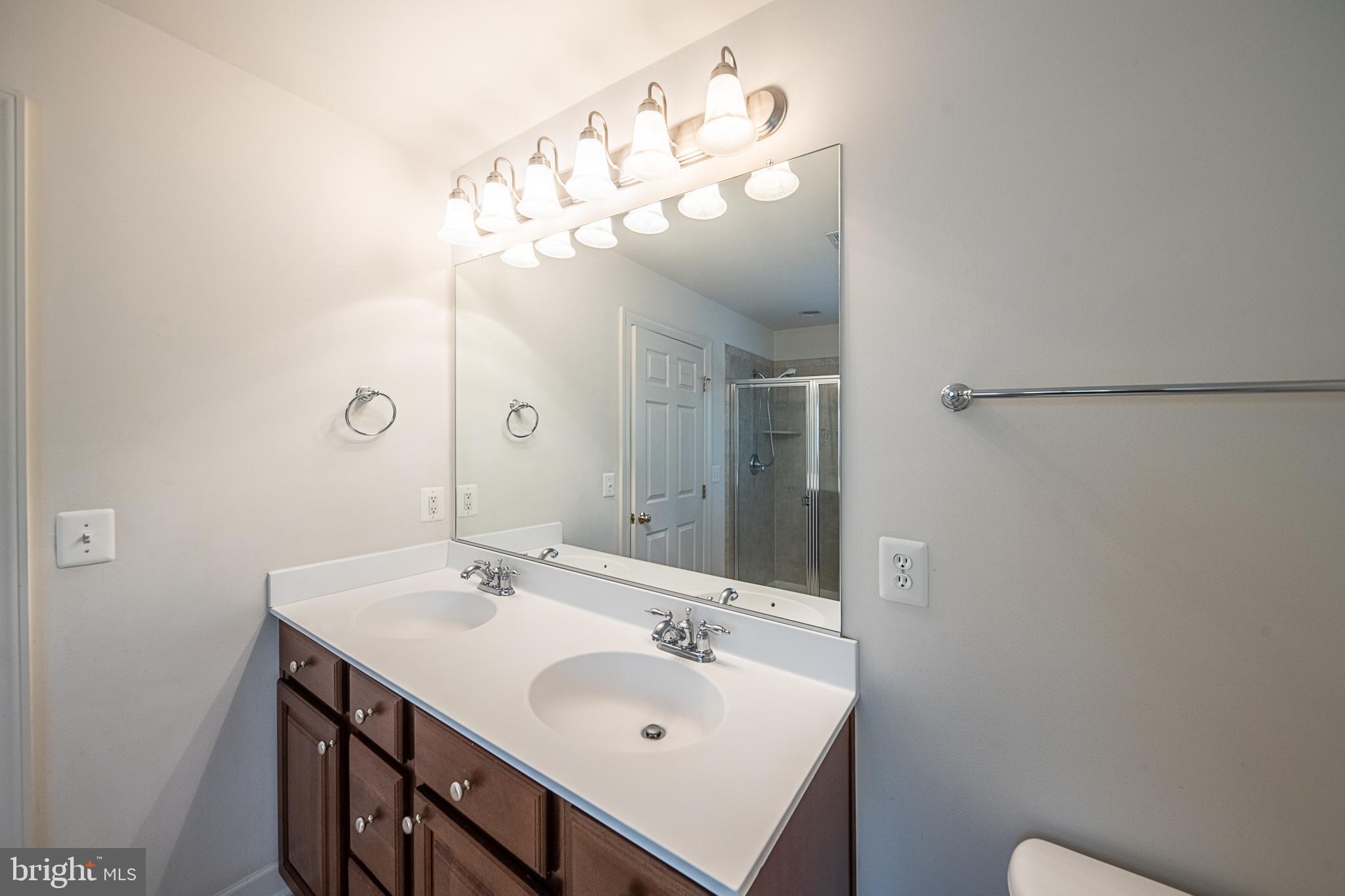 RESERVE AT TYSONS CORNER - Residential Lease