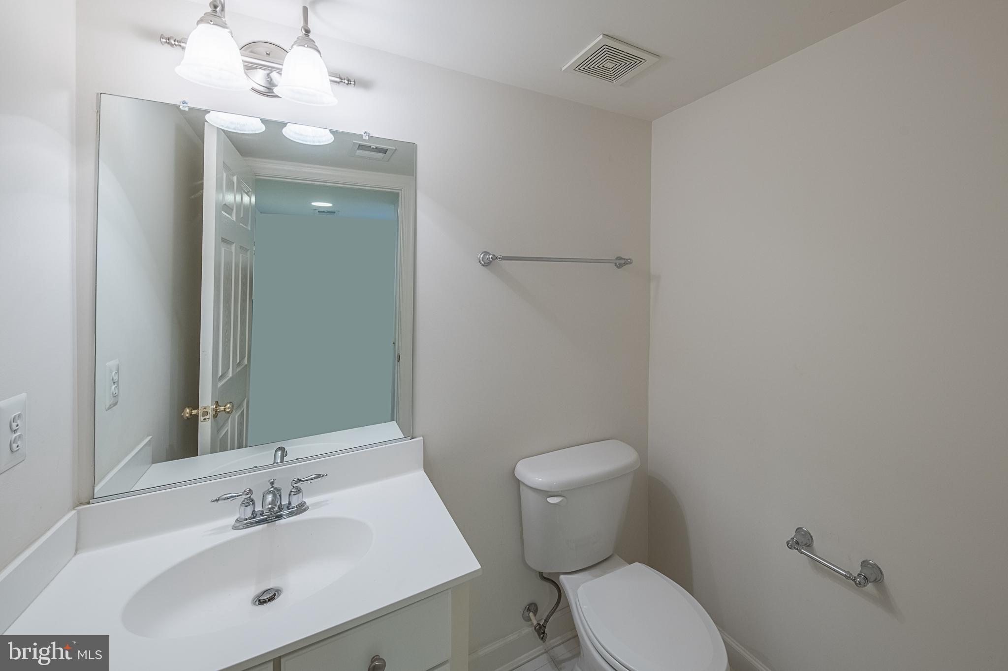 RESERVE AT TYSONS CORNER - Residential Lease