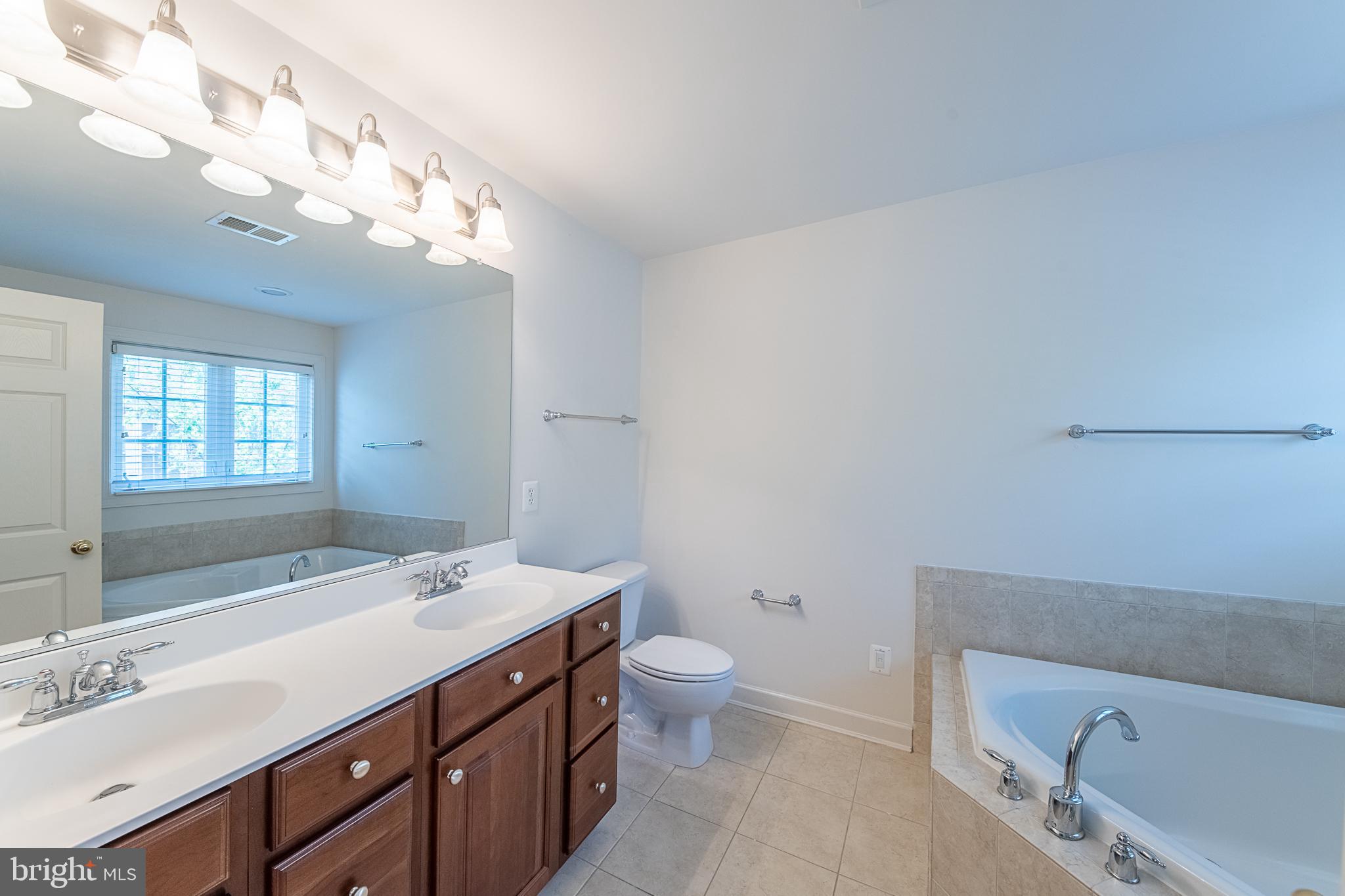 RESERVE AT TYSONS CORNER - Residential Lease