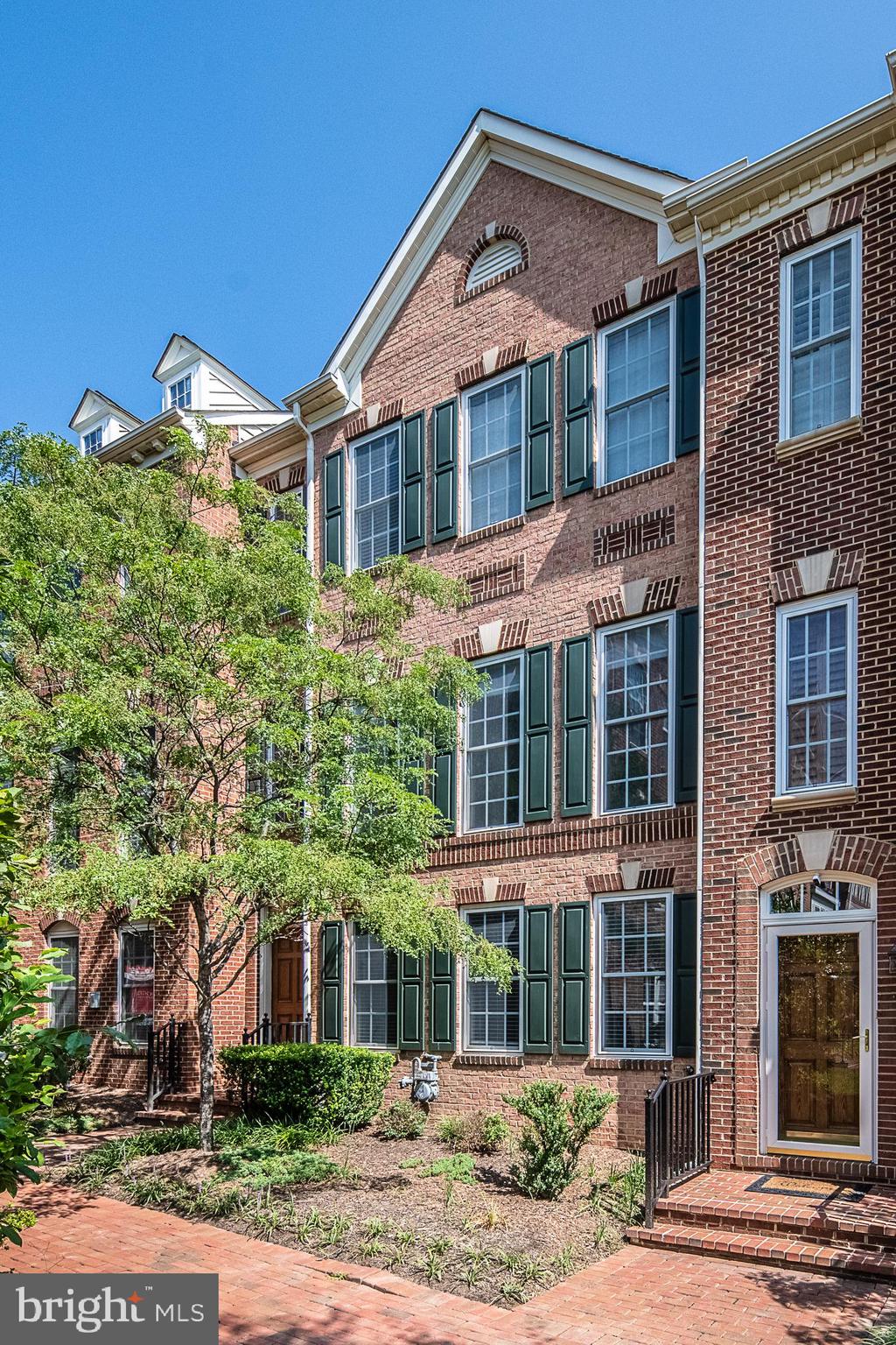 RESERVE AT TYSONS CORNER - Residential Lease