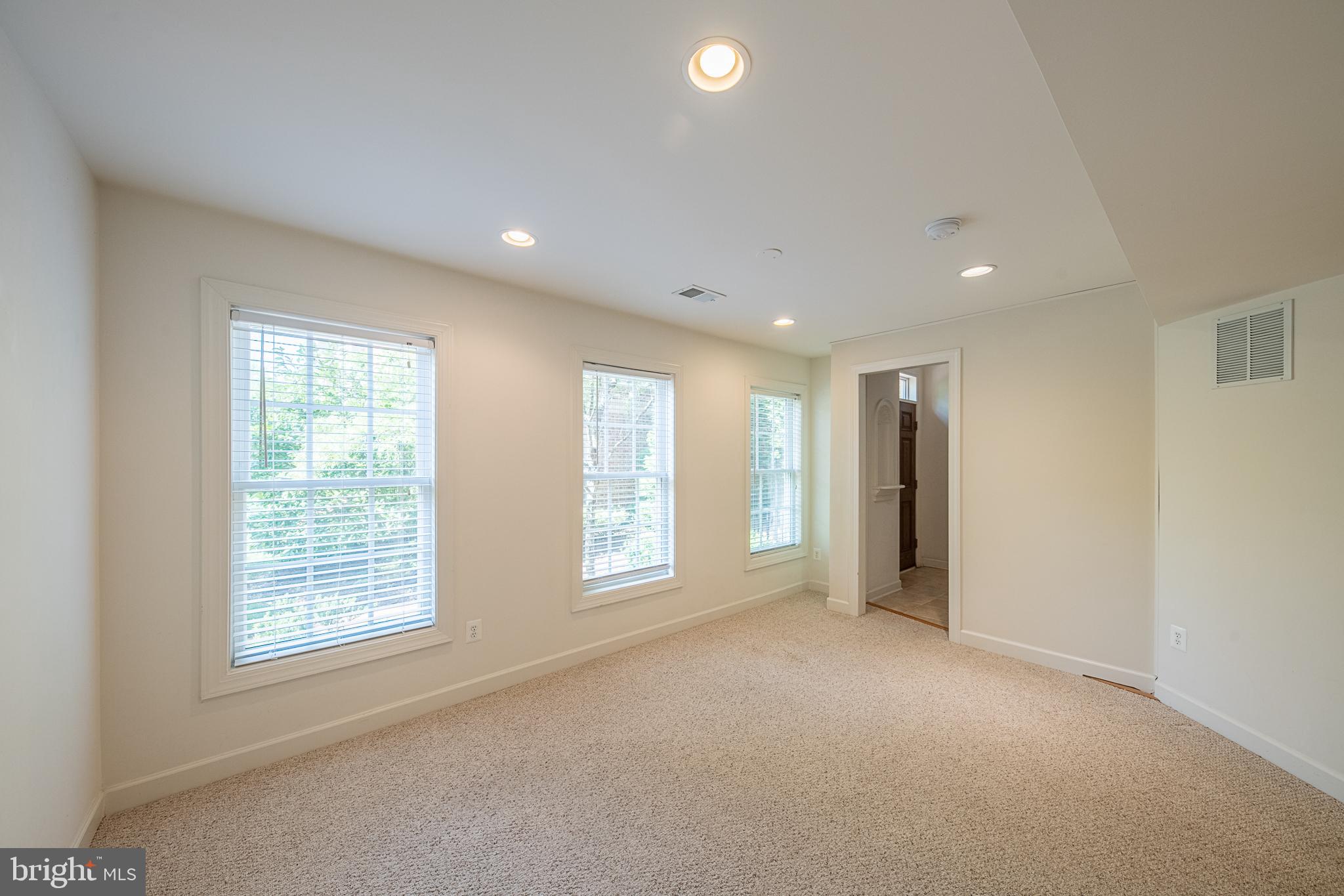 RESERVE AT TYSONS CORNER - Residential Lease