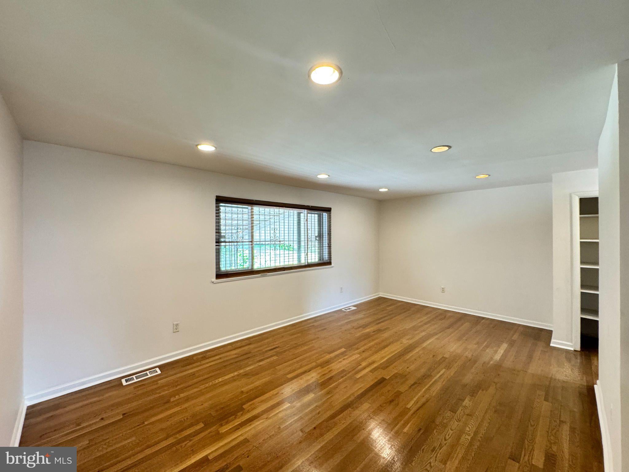 810 BOOKER PLACE