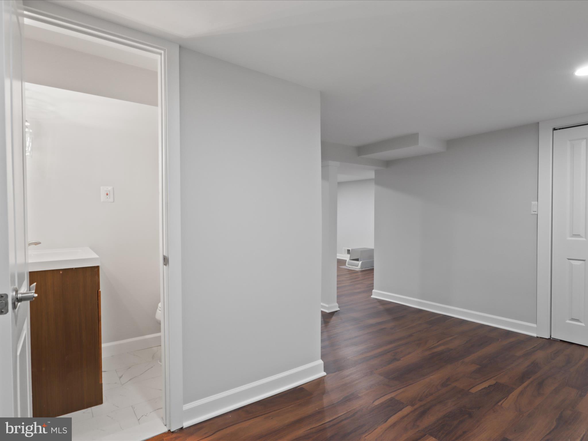 BROYHILL CREST - Residential Lease