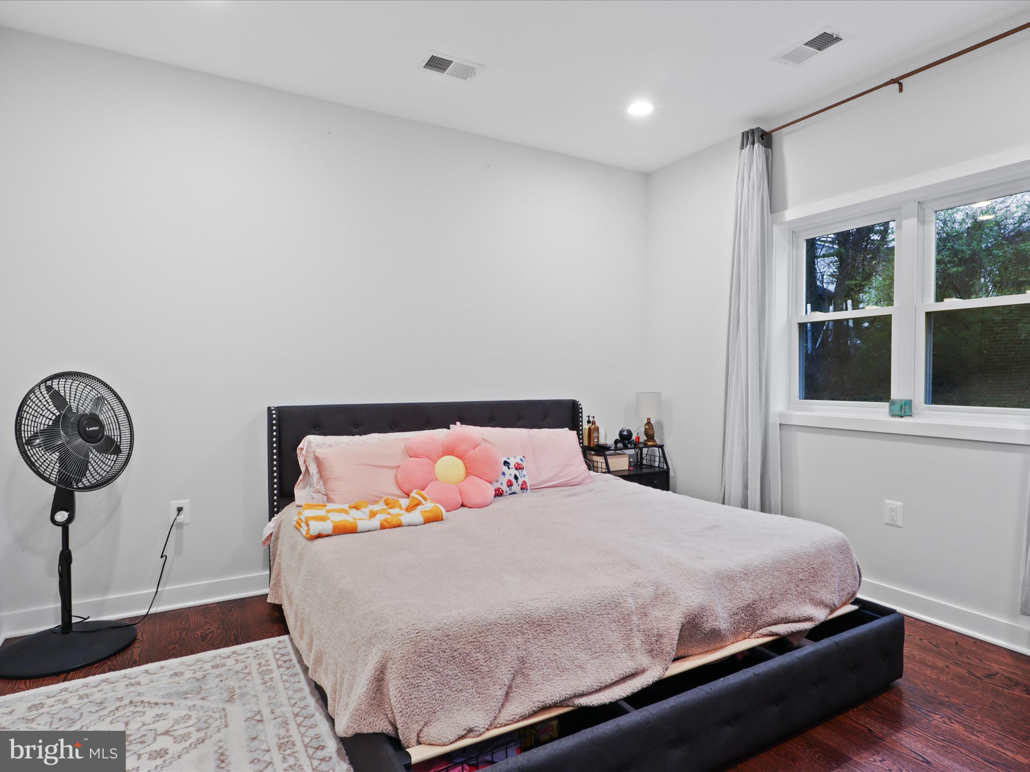 BROYHILL CREST - Residential Lease