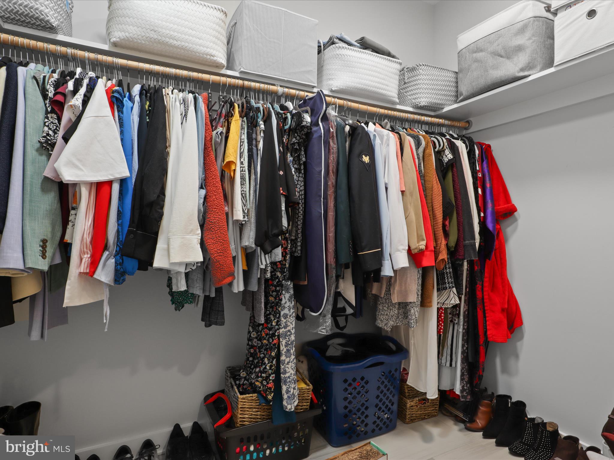 BROYHILL CREST - Residential Lease