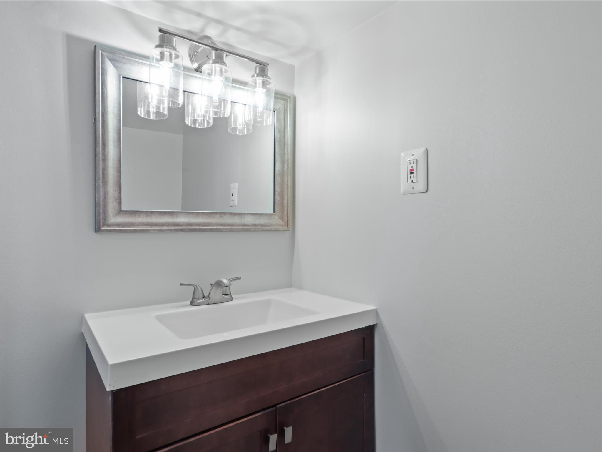 BROYHILL CREST - Residential Lease