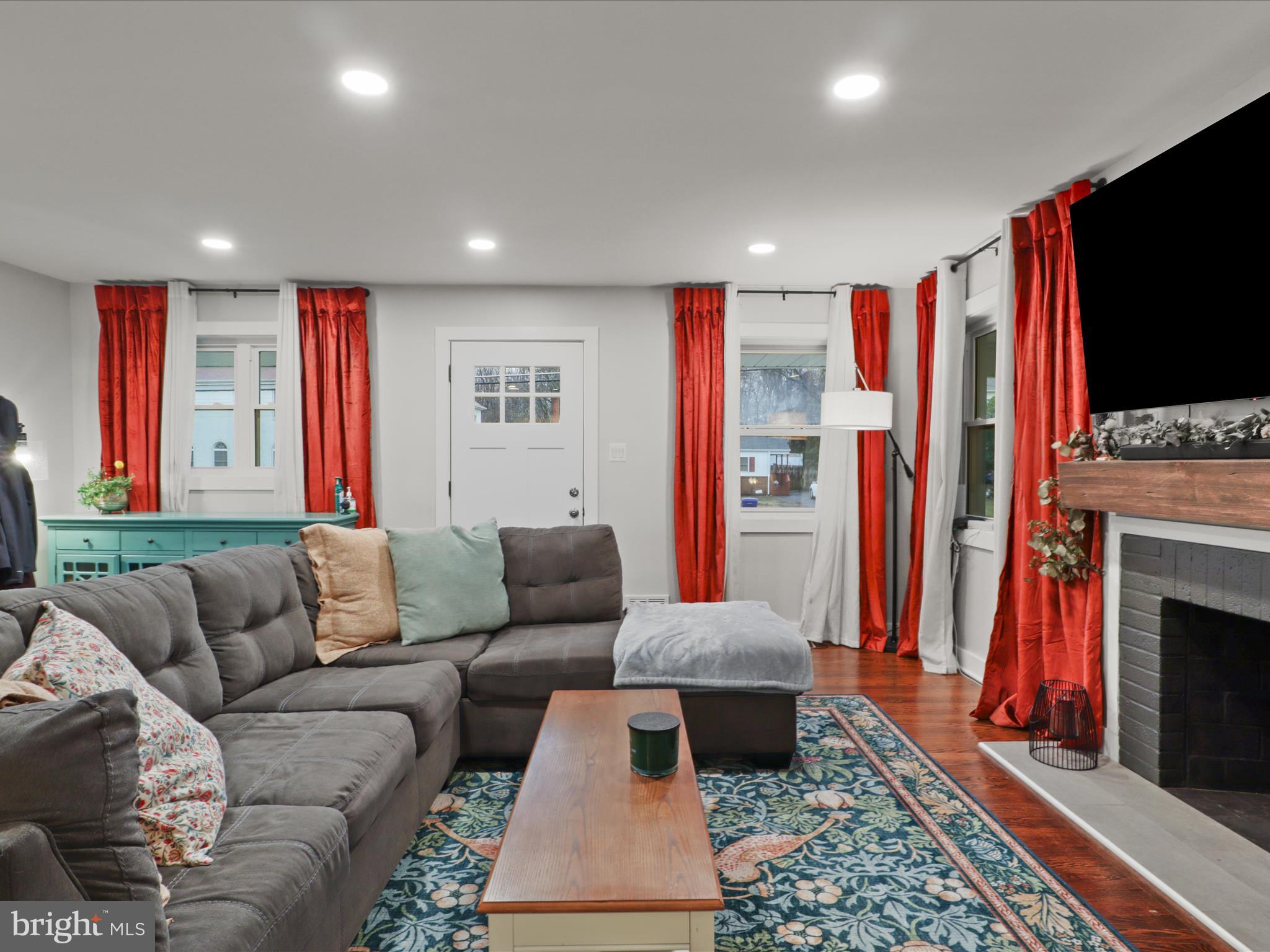 BROYHILL CREST - Residential Lease