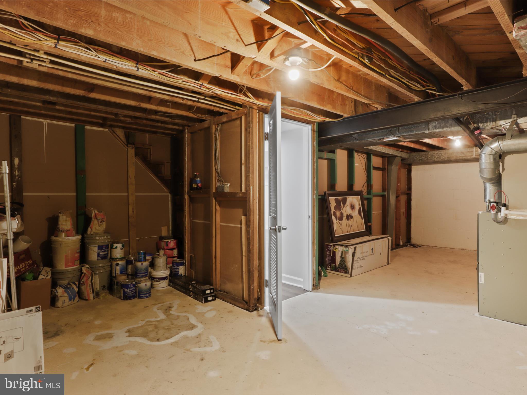 BROYHILL CREST - Residential Lease