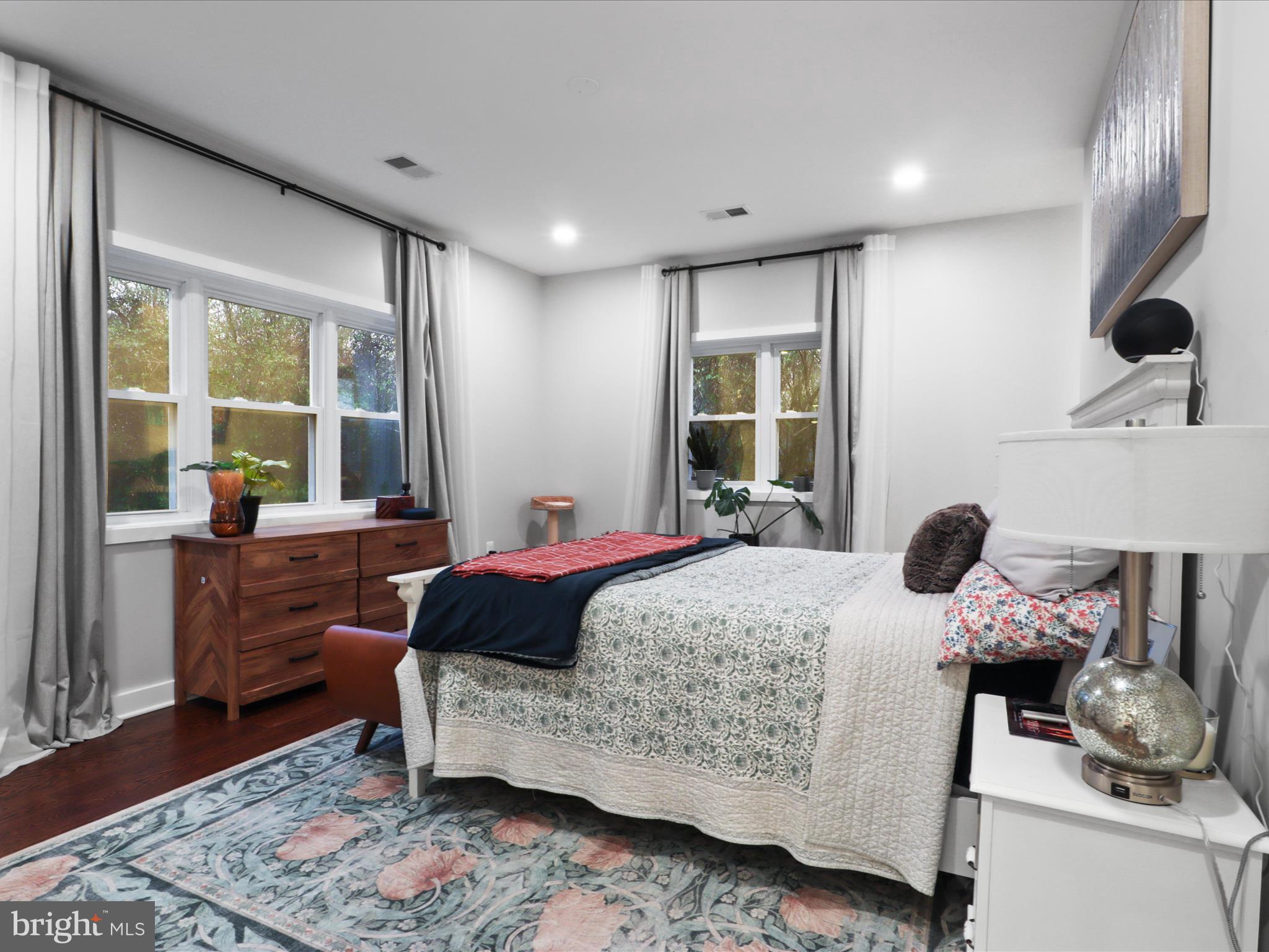 BROYHILL CREST - Residential Lease