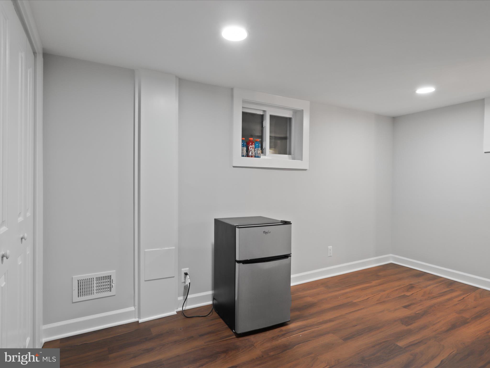 BROYHILL CREST - Residential Lease