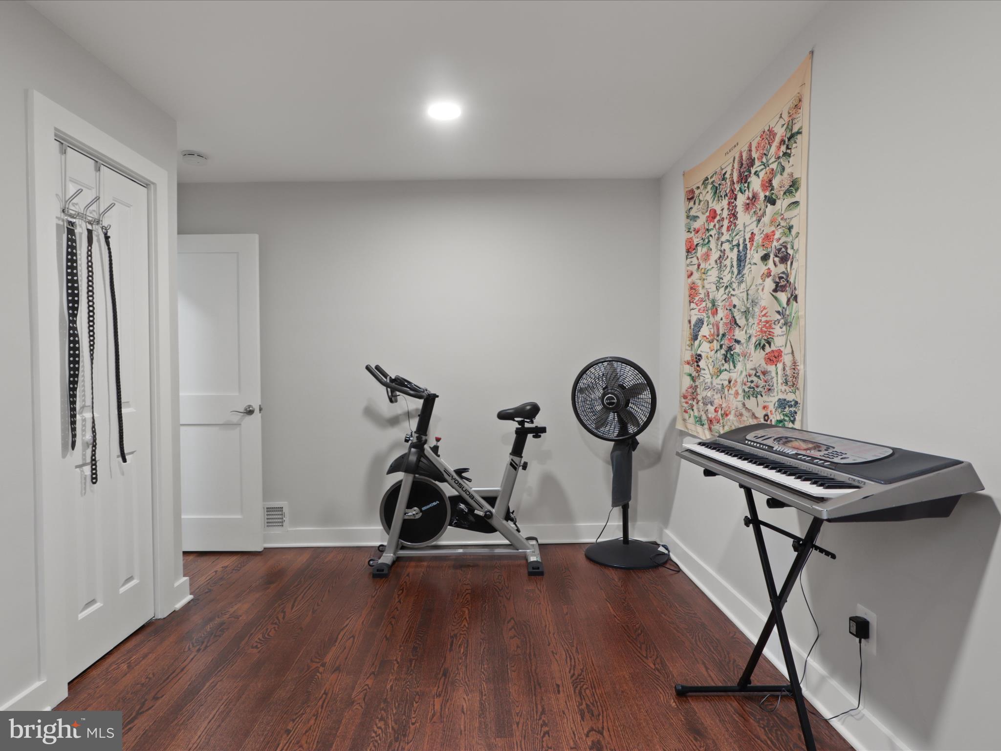 BROYHILL CREST - Residential Lease